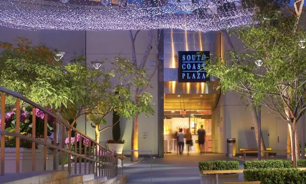 Shopping Area in Hampton Inn by Hilton Costa Mesa Newport Beach