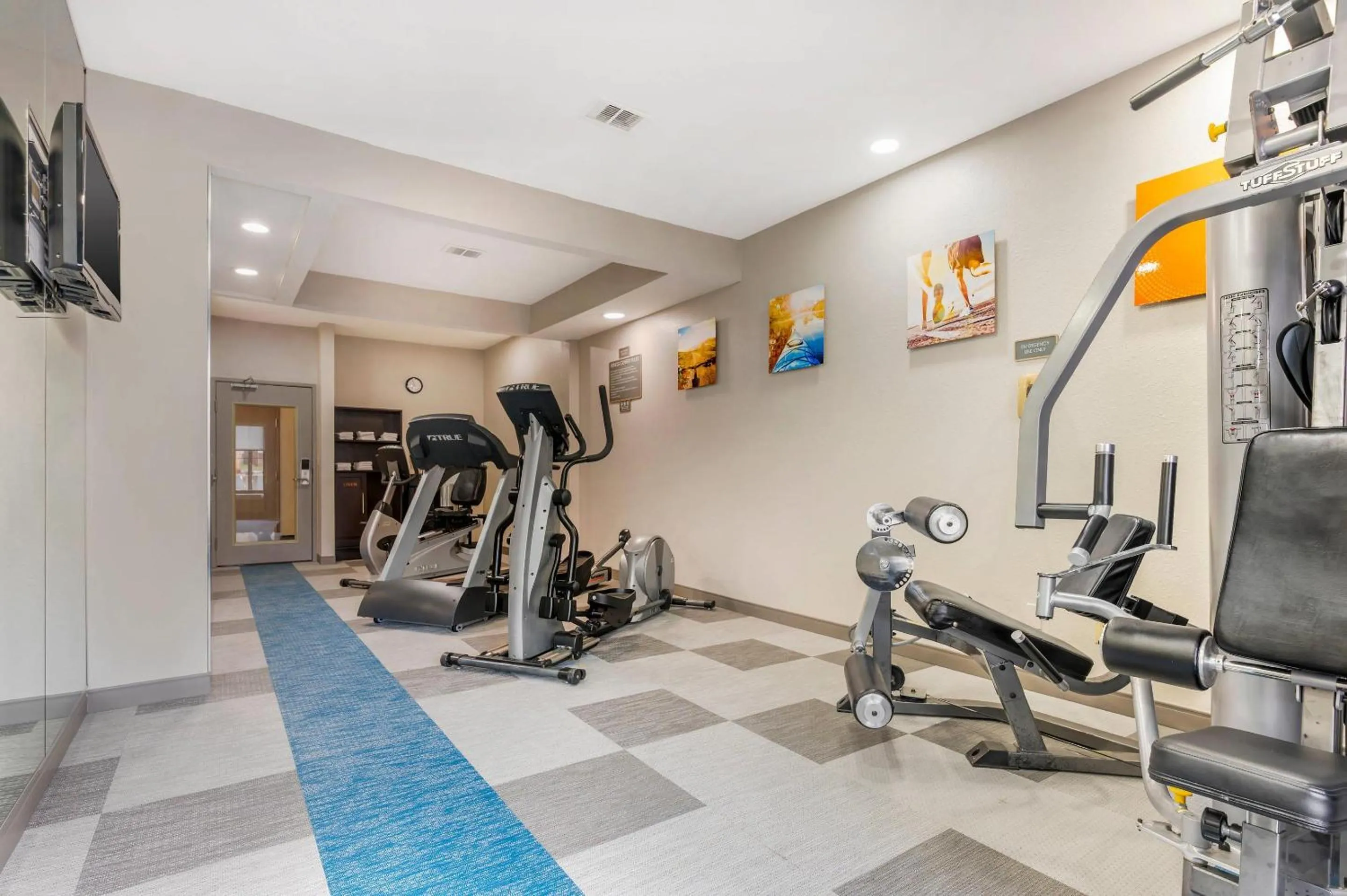Fitness centre/facilities in Comfort Inn & Suites