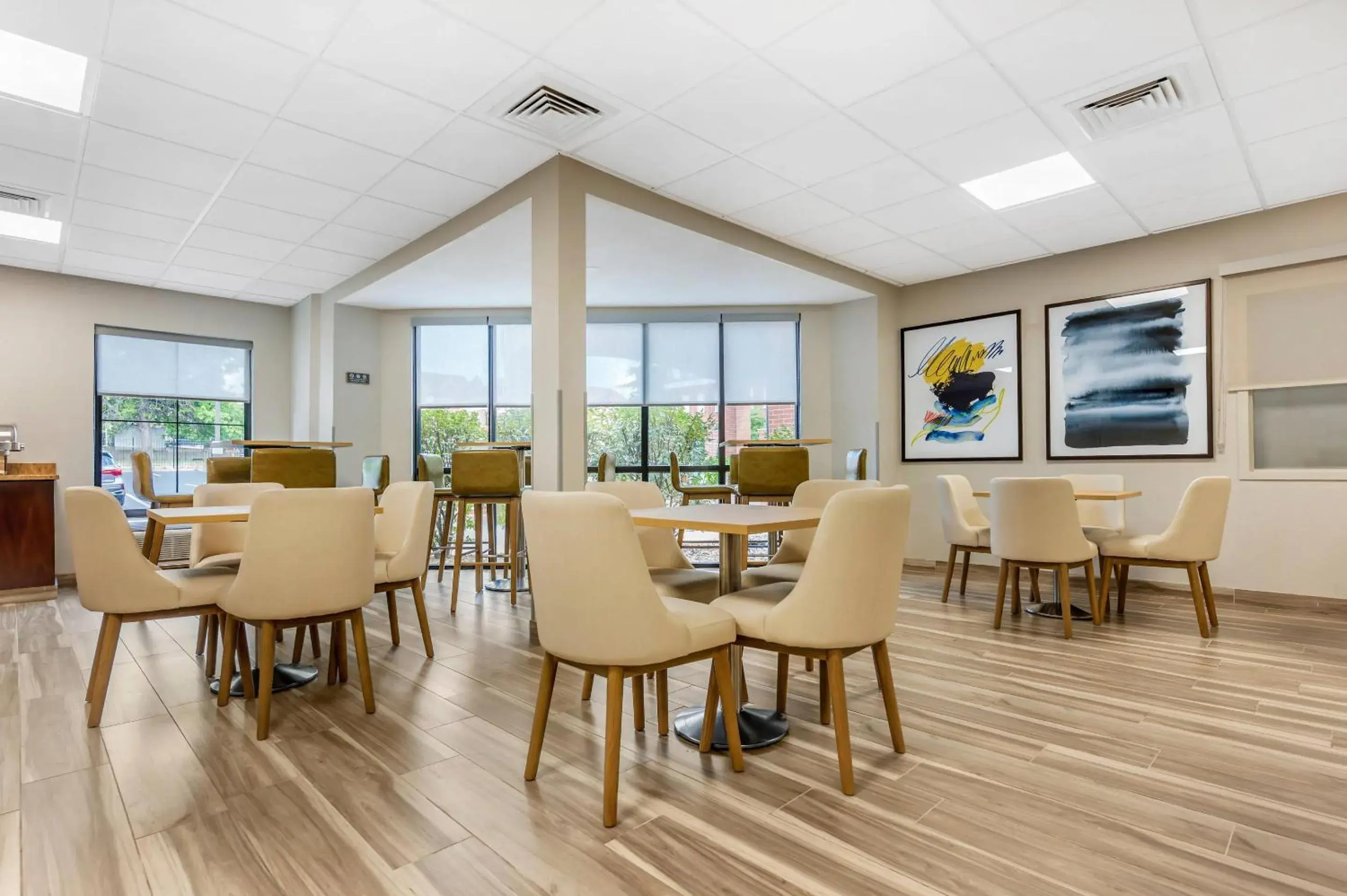 Breakfast in Comfort Inn & Suites Saint Louis Lafayette Square Breakfast in Comfort Inn & Suites Saint Louis Lafayette Square