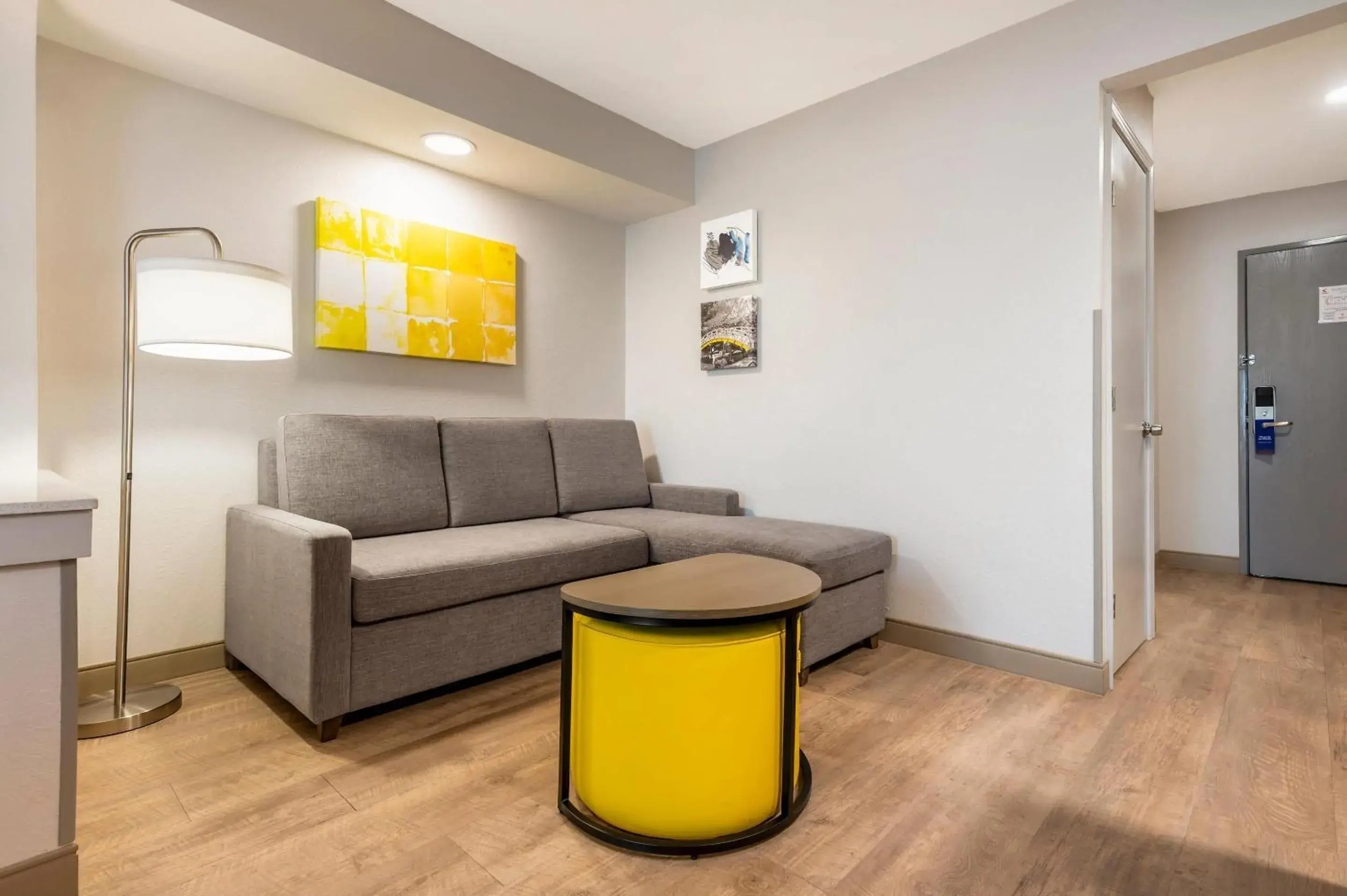 Bedroom in Comfort Inn & Suites Saint Louis Lafayette Square Bedroom in Comfort Inn & Suites Saint Louis Lafayette Square