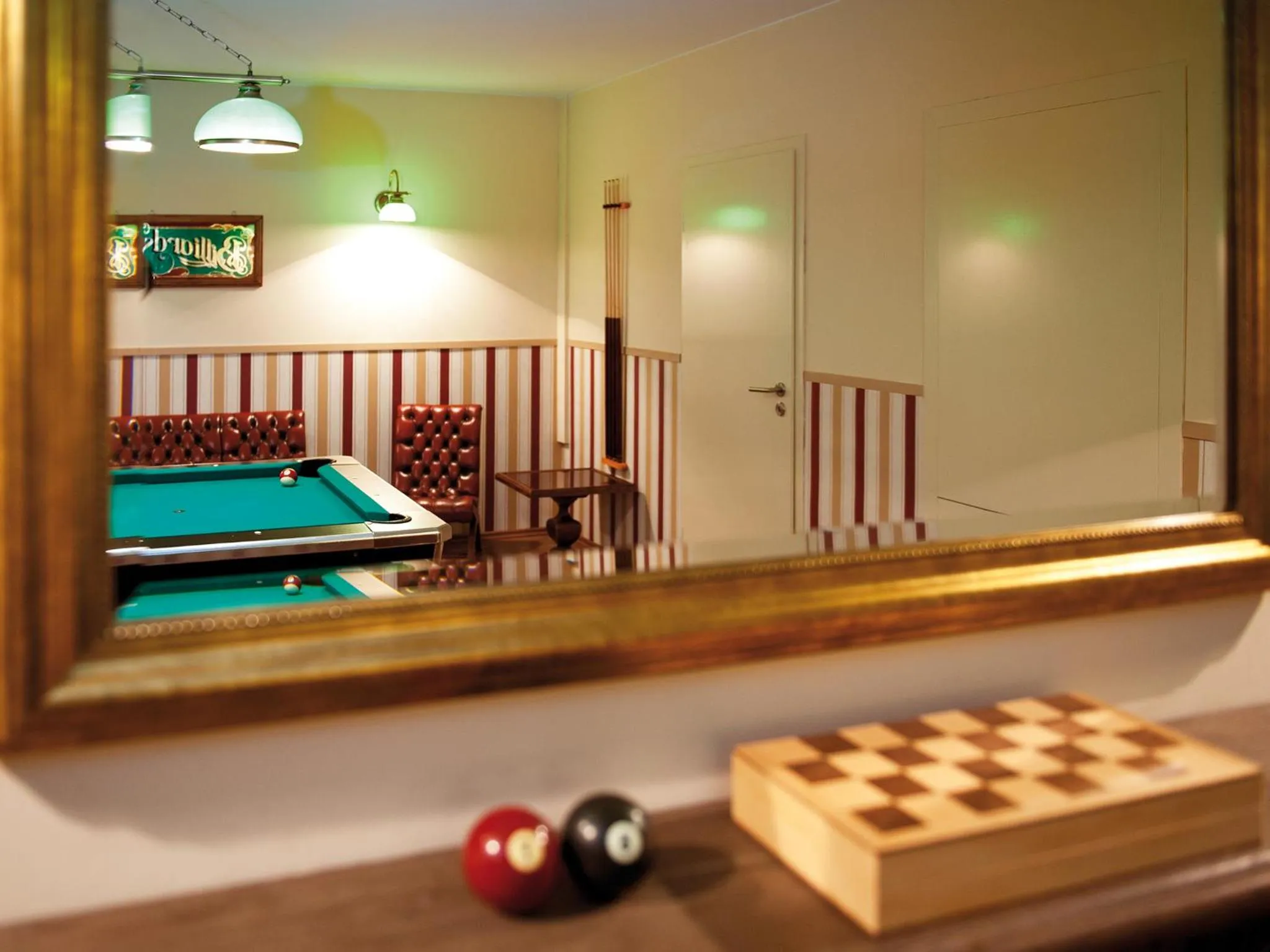 Billiard, Bed in Victor's Seehotel Weingärtner Bostalsee
