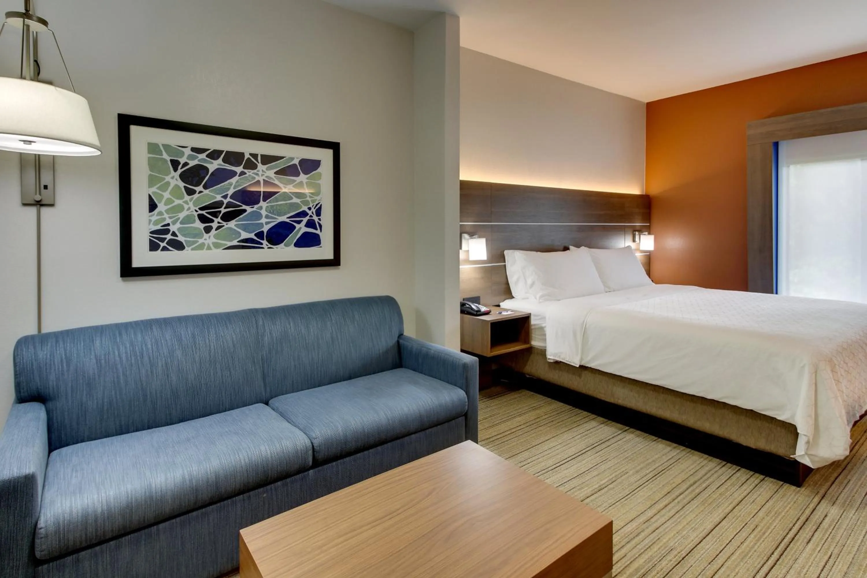 Photo of the whole room, Bed in Holiday Inn Express Hotel & Suites - Atlanta/Emory University Area by IHG