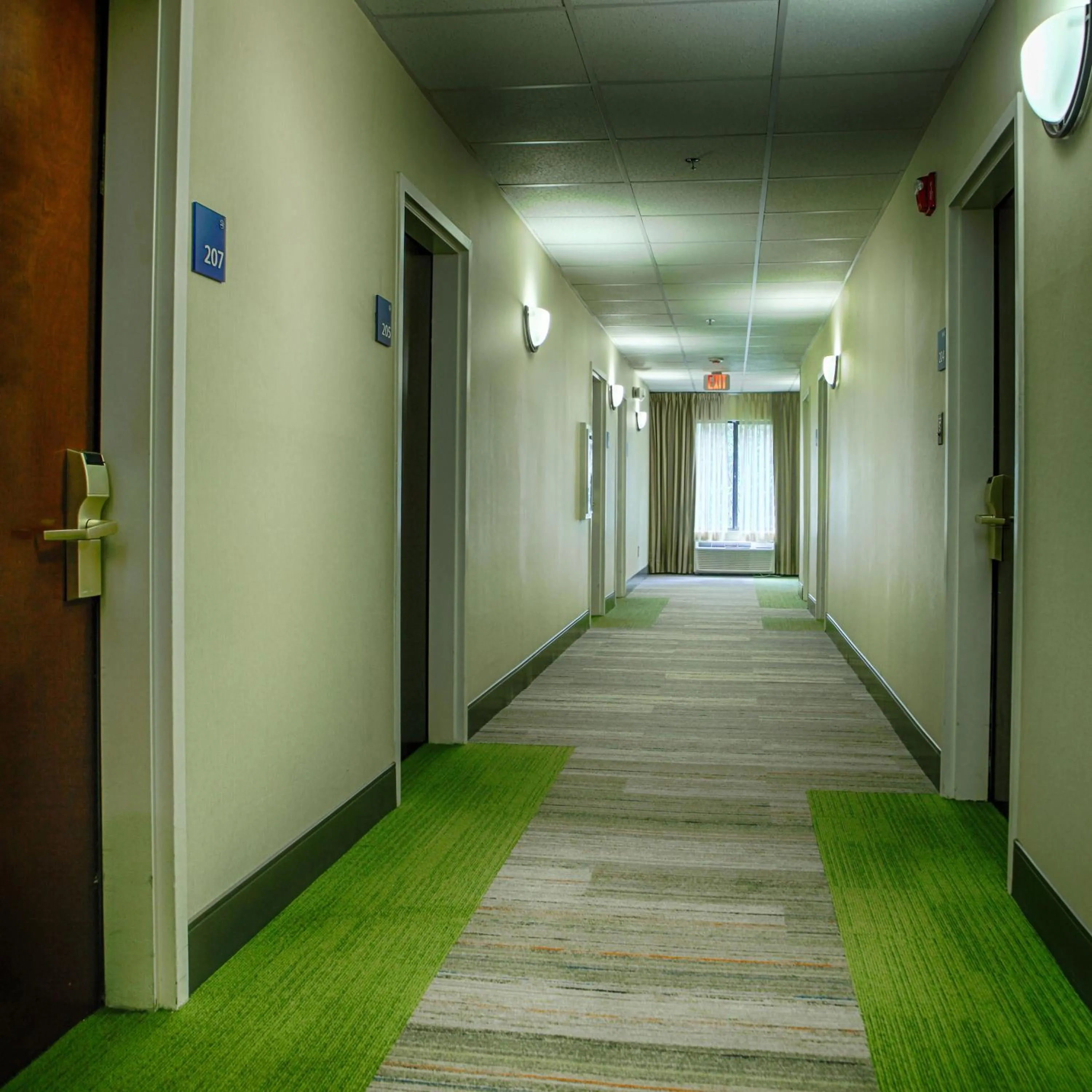 Lobby or reception in Holiday Inn Express Hotel & Suites - Atlanta/Emory University Area by IHG