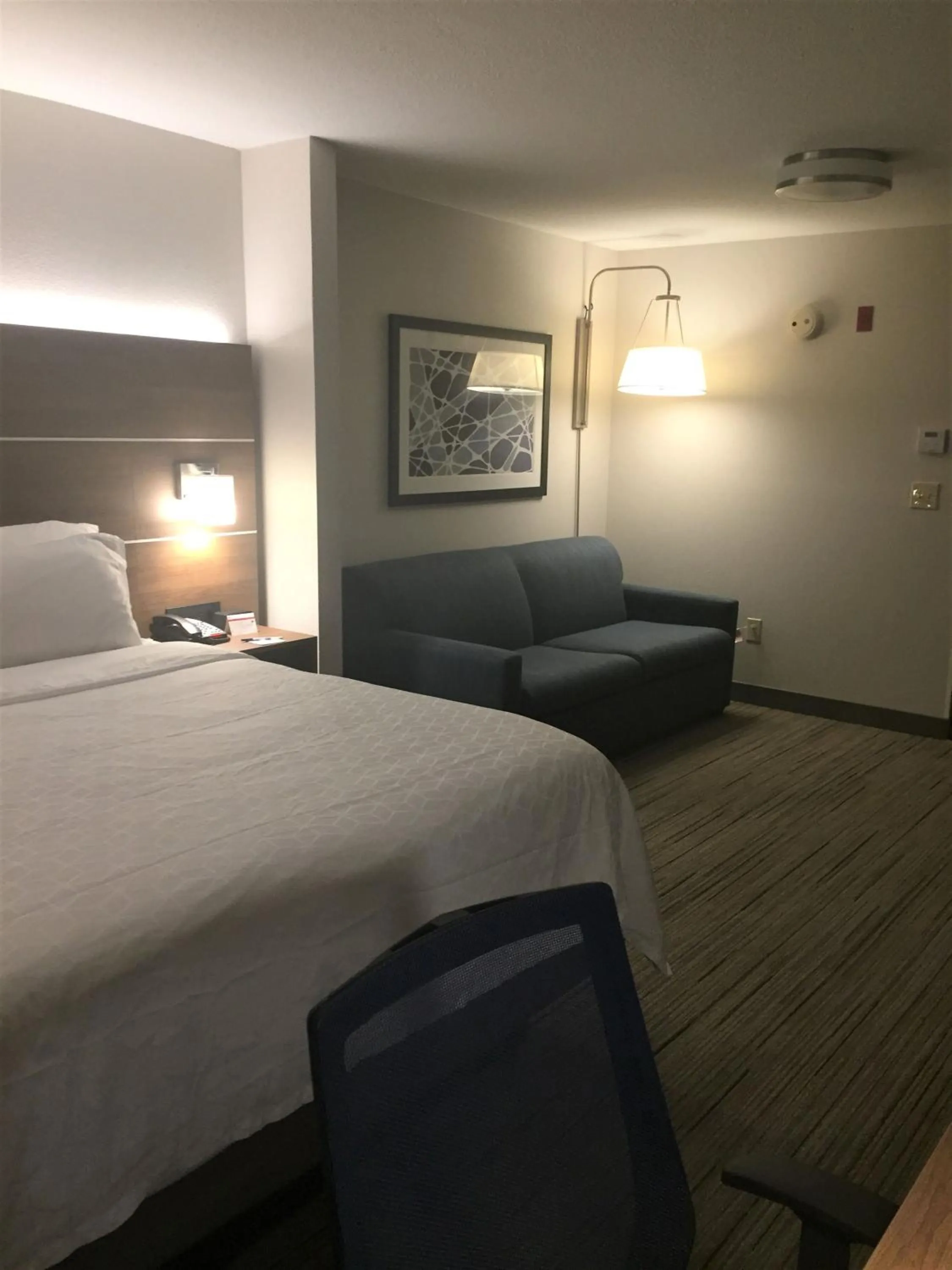 Photo of the whole room, Bed in Holiday Inn Express Hotel & Suites - Atlanta/Emory University Area by IHG