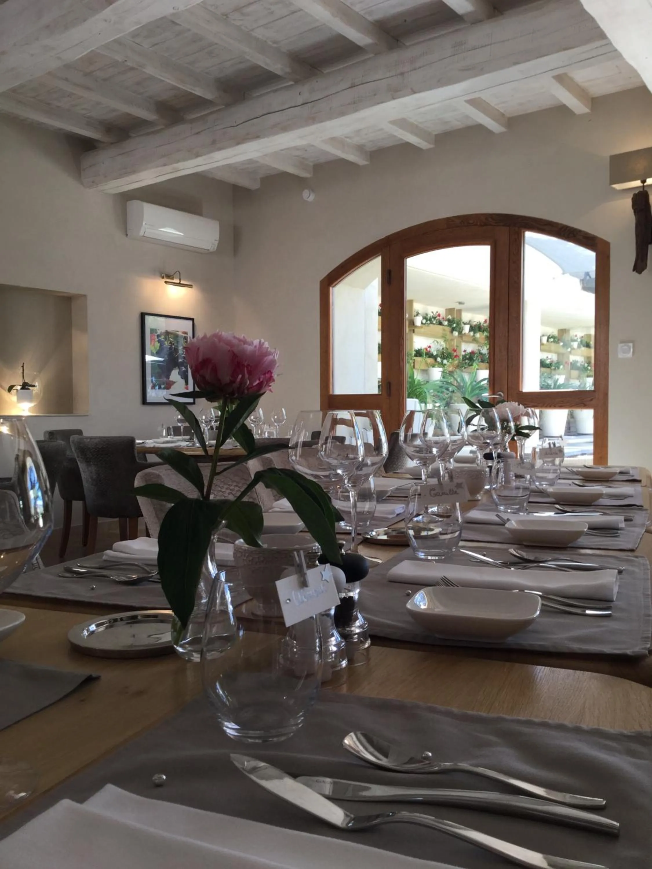 Restaurant/places to eat in Boutique Hôtel La Villa MONTESQUIEU