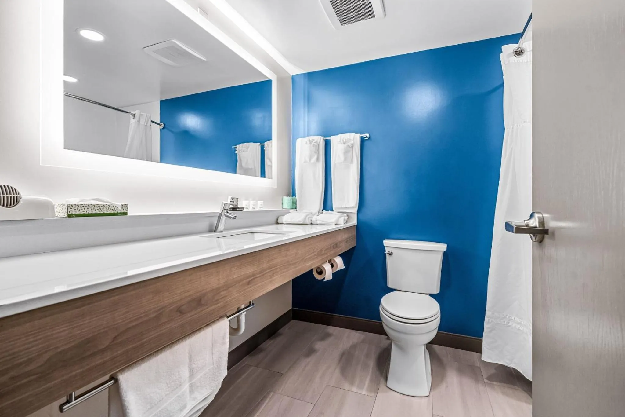 Photo of the whole room in Holiday Inn Express & Suites Carneys Point - Pennsville by IHG