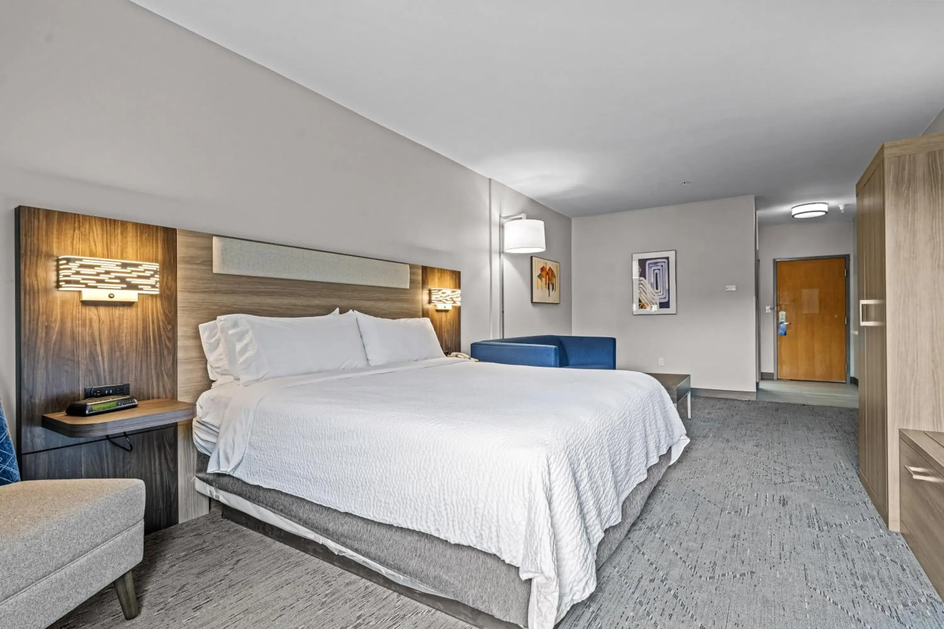 Bed in Holiday Inn Express & Suites Carneys Point - Pennsville by IHG Bed in Holiday Inn Express & Suites Carneys Point - Pennsville by IHG