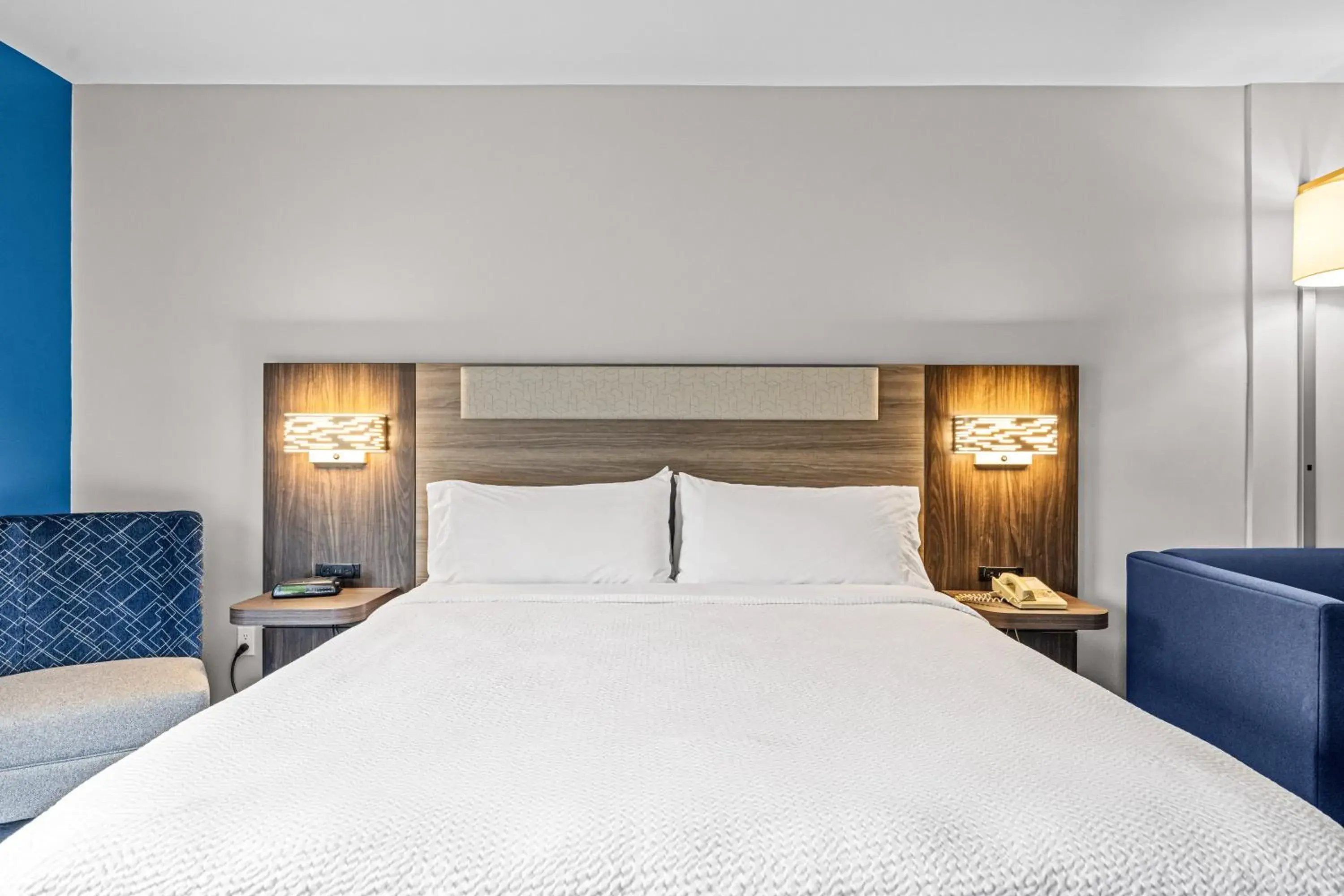 Bed in Holiday Inn Express & Suites Carneys Point - Pennsville by IHG Bed in Holiday Inn Express & Suites Carneys Point - Pennsville by IHG