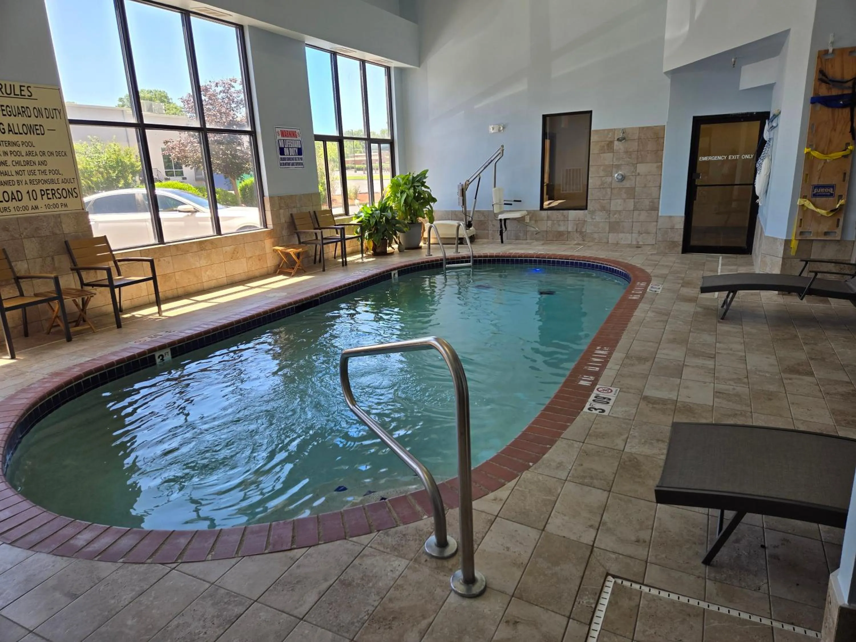 Swimming pool in Holiday Inn Express Hotel & Suites Fenton/I-44 by IHG