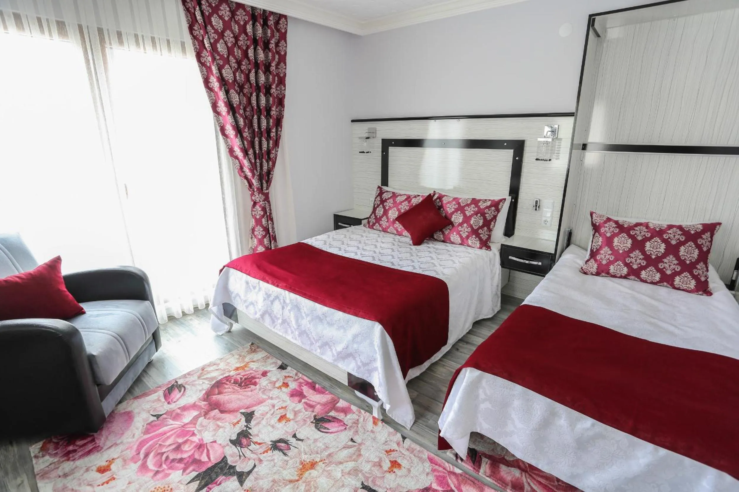 Photo of the whole room, Bed in Kural Pansiyon