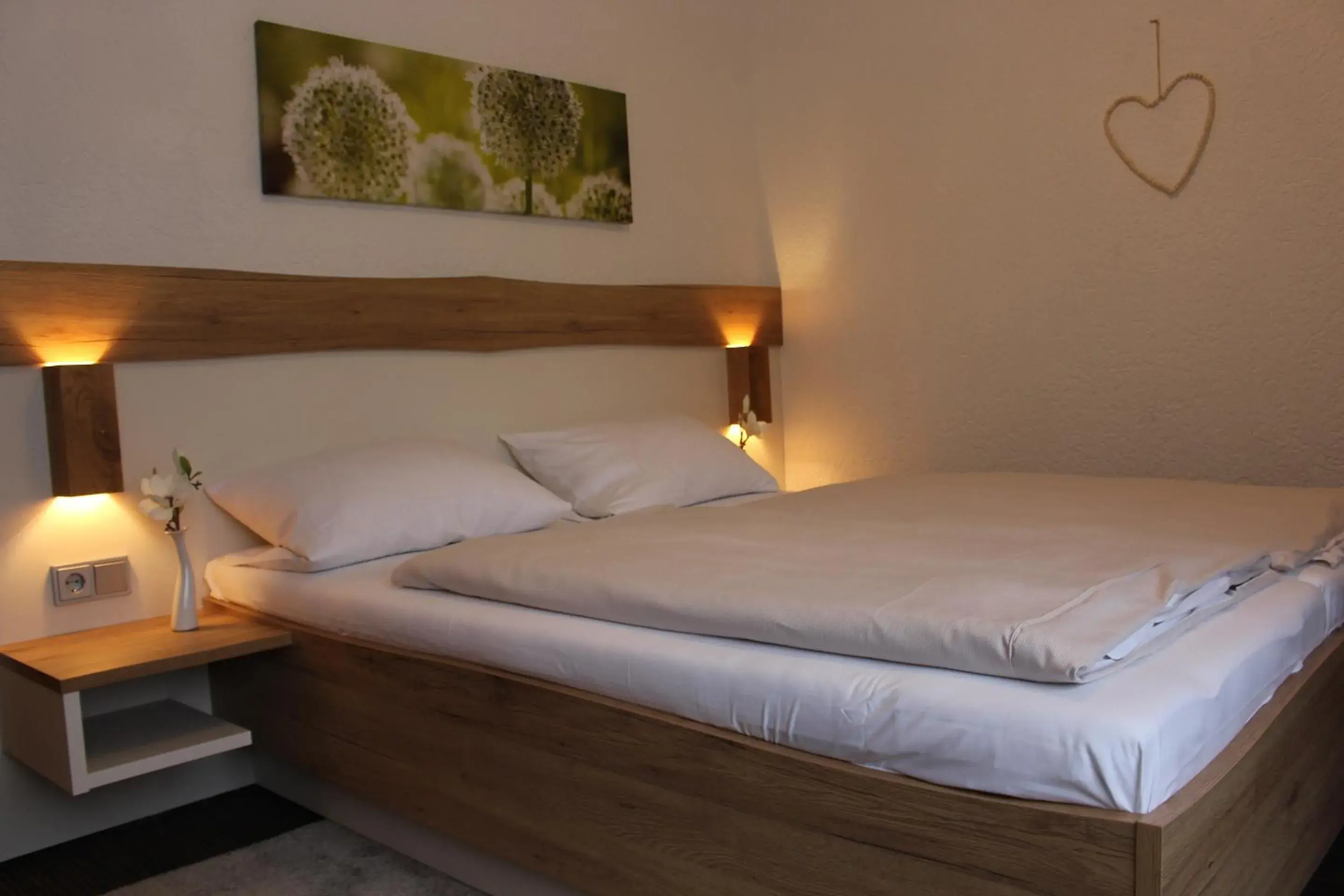 Bedroom, Bed in Hotel Berghof Wasserkuppe & Gästehaus Fuldaquelle Bedroom, Bed in Hotel Berghof Wasserkuppe & Gästehaus Fuldaquelle