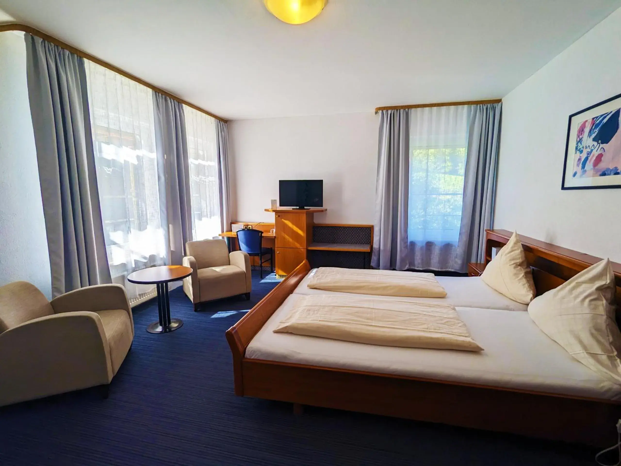 Bedroom, Bed in Hotel Berghof Wasserkuppe & Gästehaus Fuldaquelle Bedroom, Bed in Hotel Berghof Wasserkuppe & Gästehaus Fuldaquelle