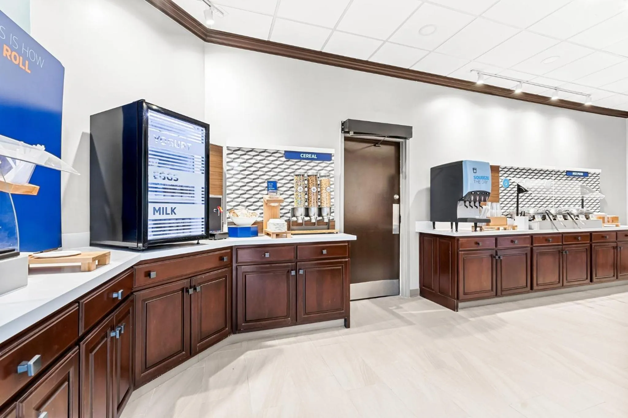 Breakfast in Holiday Inn Express Nashville-Hendersonville by IHG