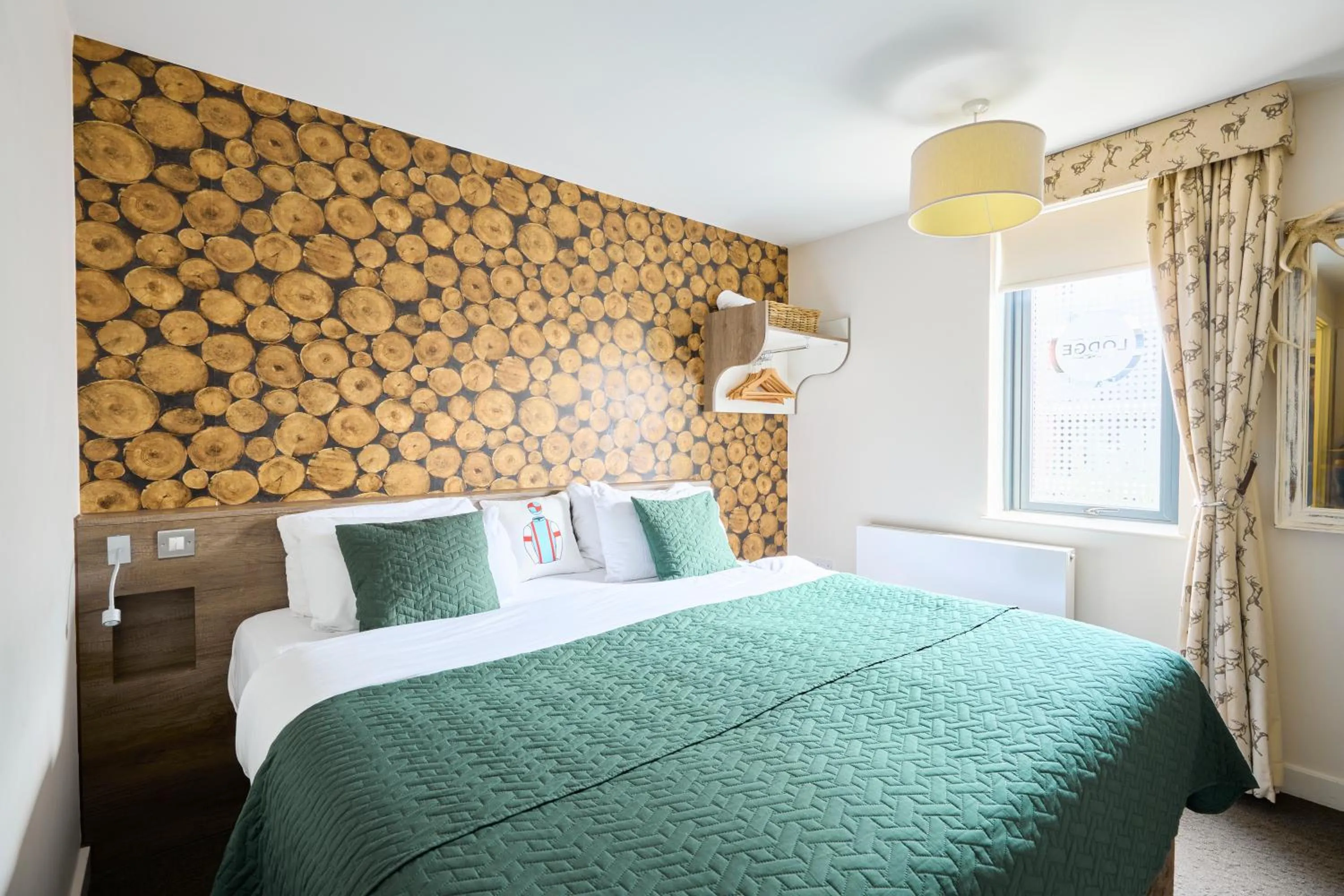 Bedroom, Bed in The Lodge Hotel