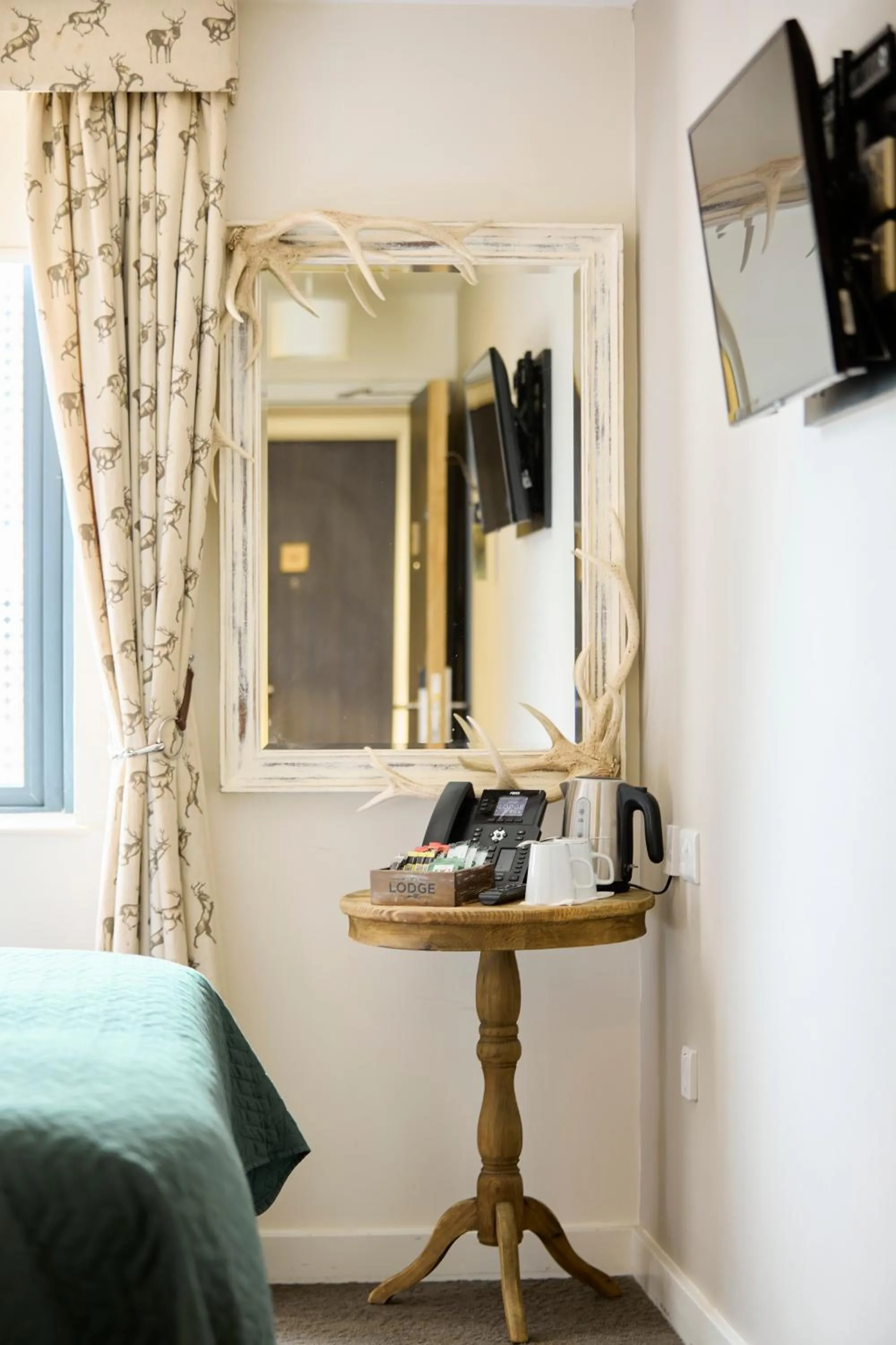 Bedroom, Bed in The Lodge Hotel