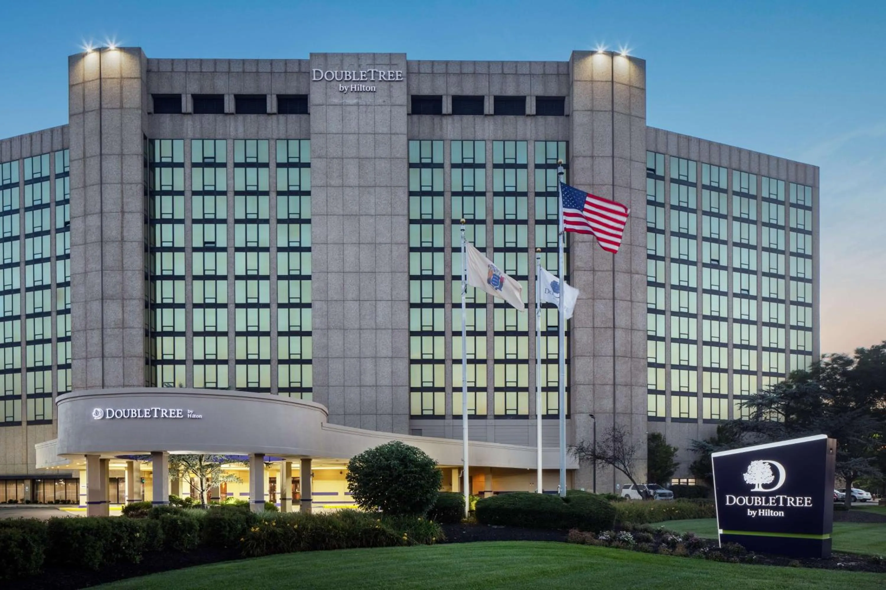 Property building in DoubleTree by Hilton Cherry Hill Philadelphia