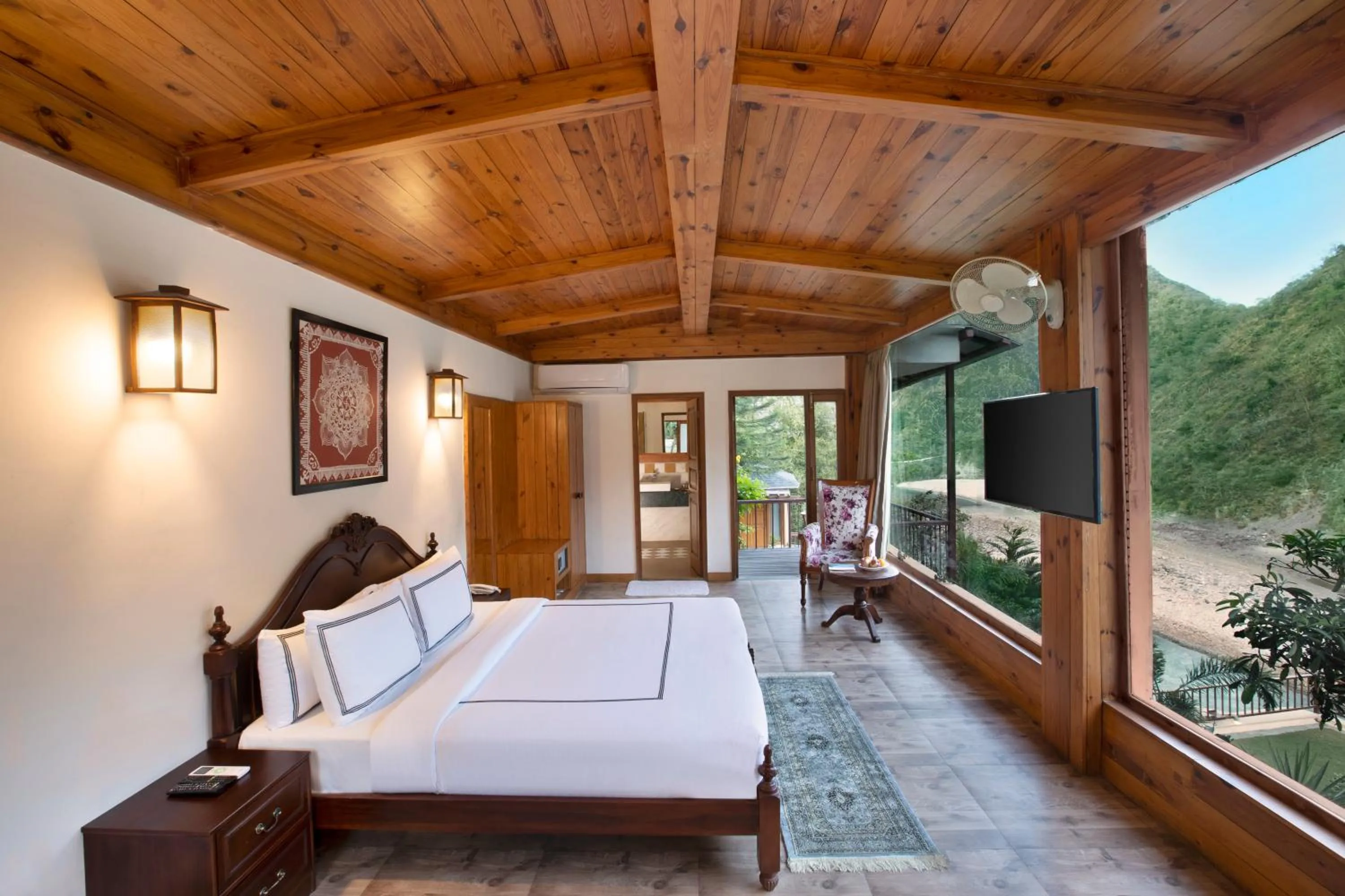 Photo of the whole room, Bed in Raga on the Ganges, Rishikesh