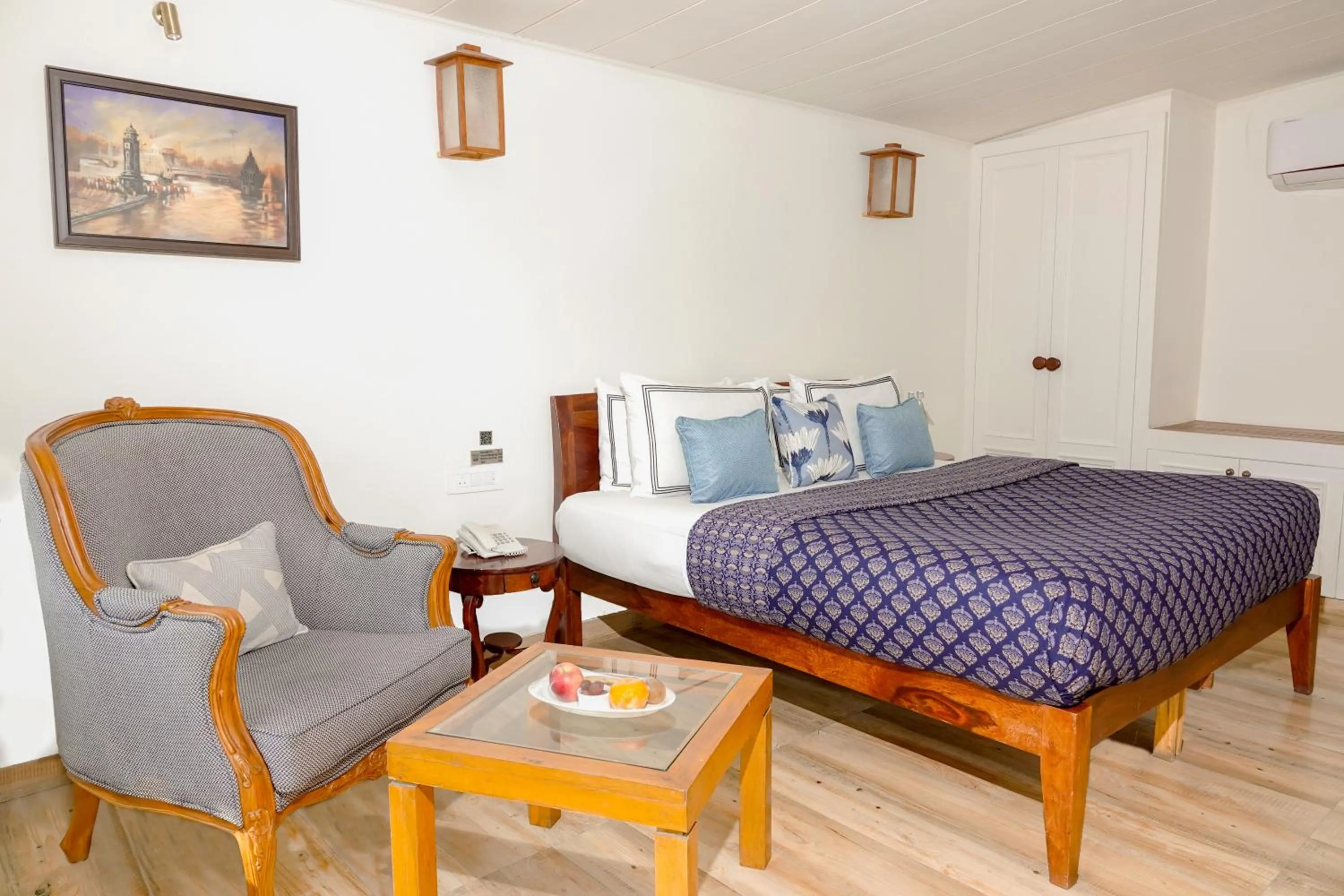 Bed in Raga on the Ganges, Rishikesh