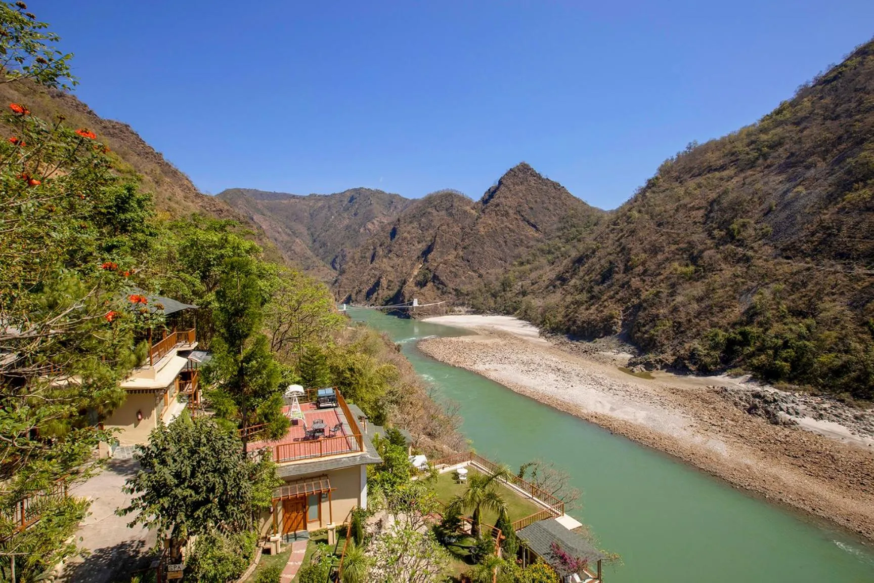 Property building in Raga on the Ganges, Rishikesh