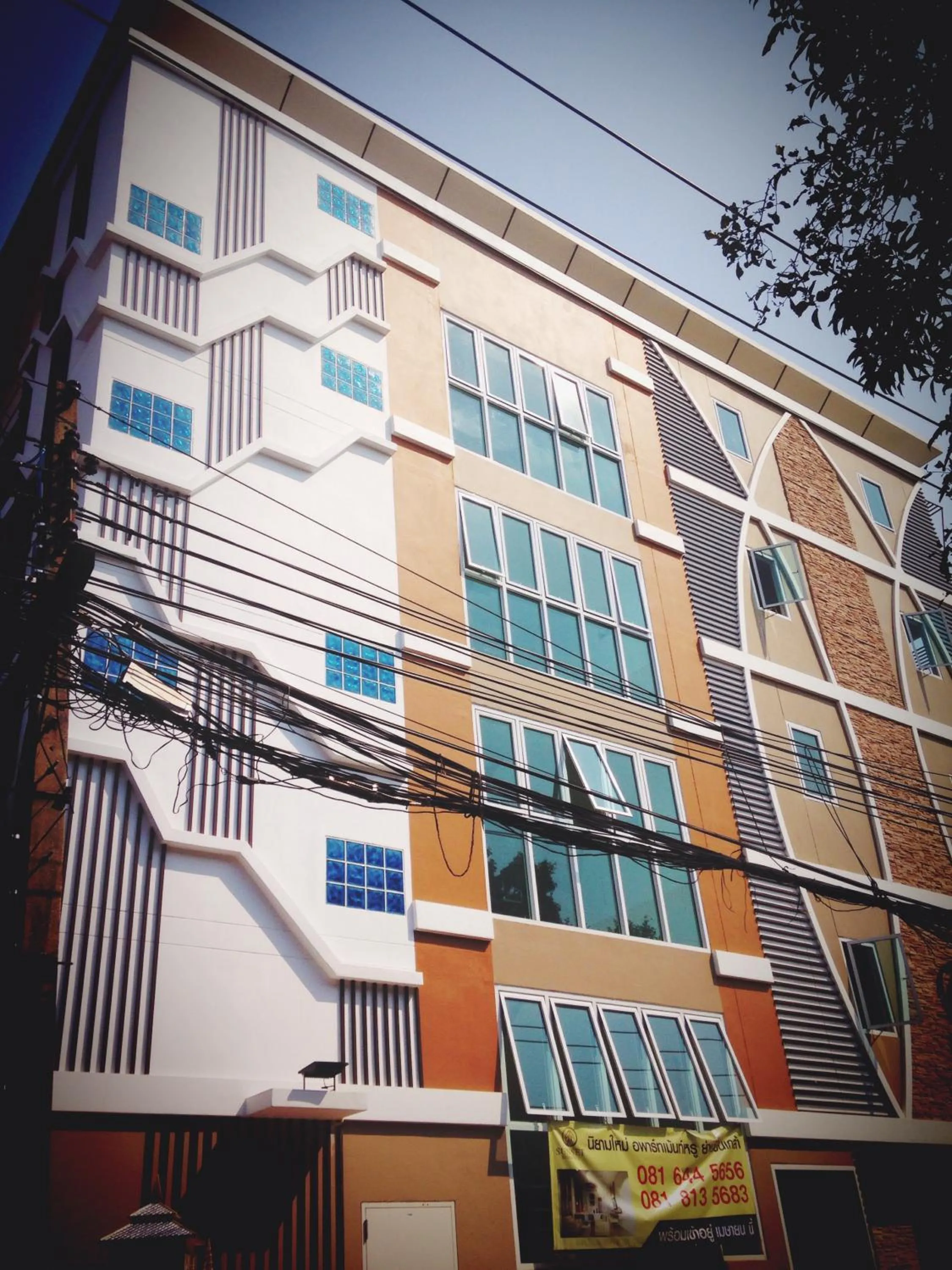 Property building in Sunset Residence Pinklao