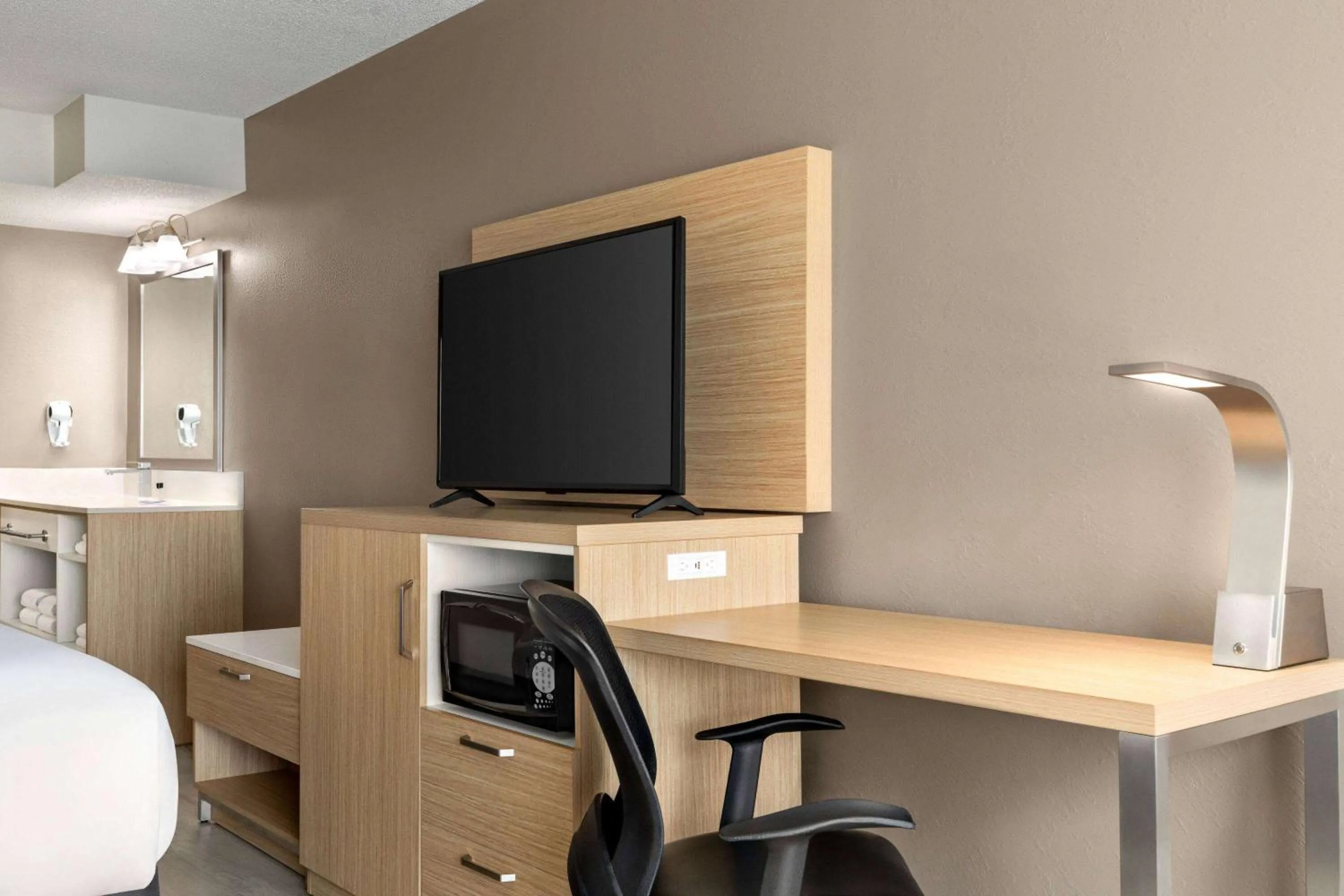 Photo of the whole room in Wyndham Garden Duluth