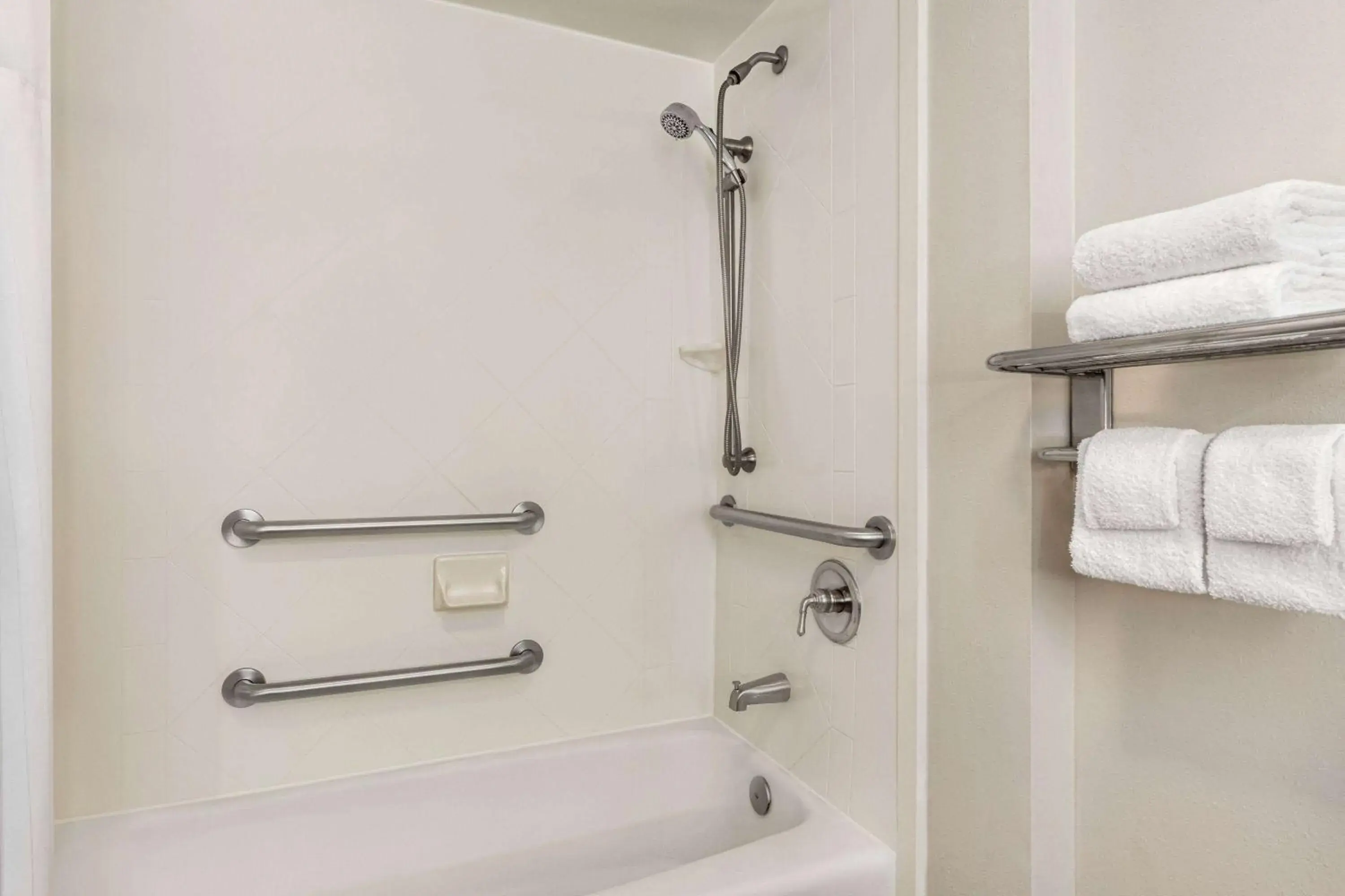 Queen Room - Mobility Access/Non-Smoking in Wyndham Garden Duluth Queen Room - Mobility Access/Non-Smoking in Wyndham Garden Duluth