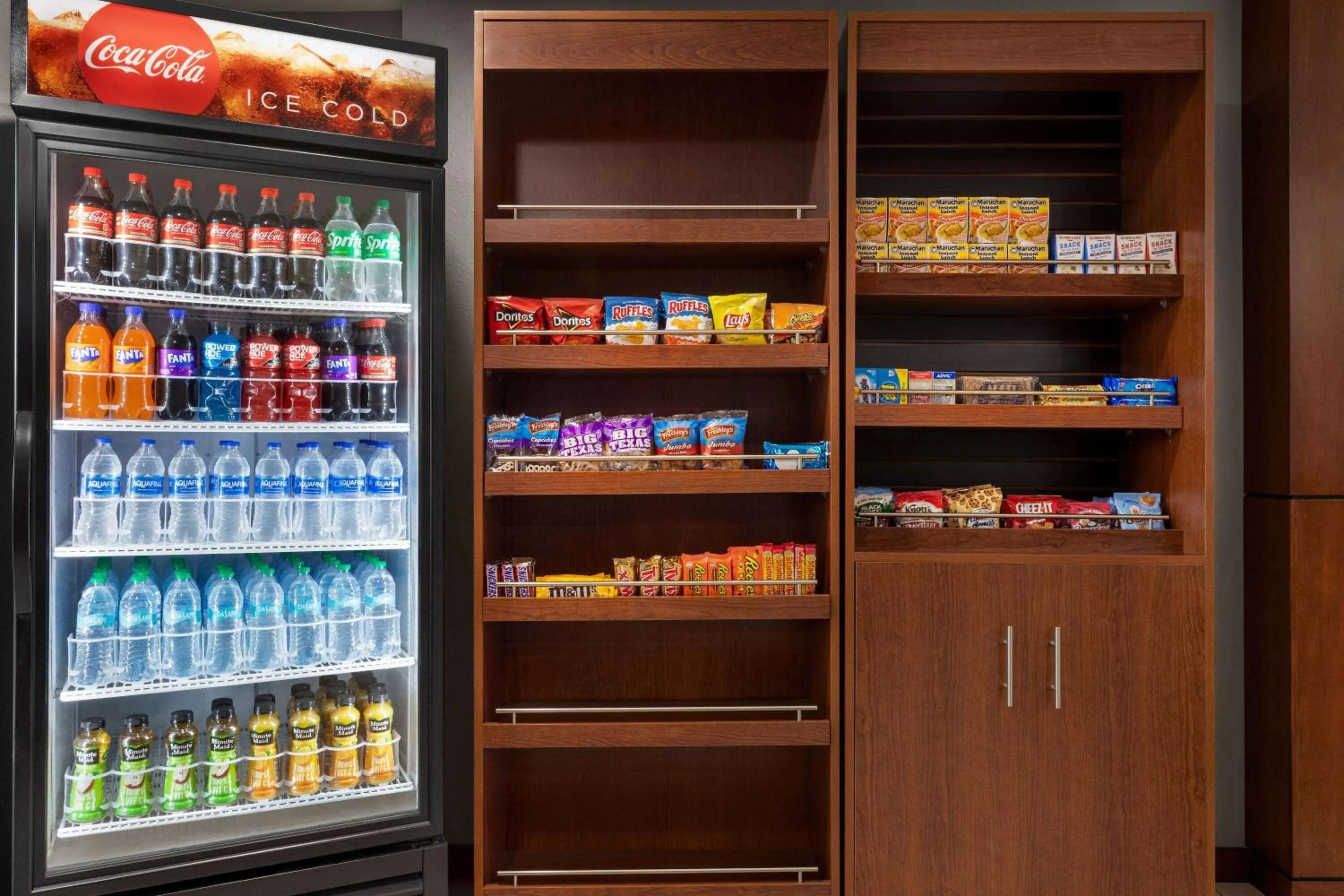 Food and drinks in Wyndham Garden Duluth