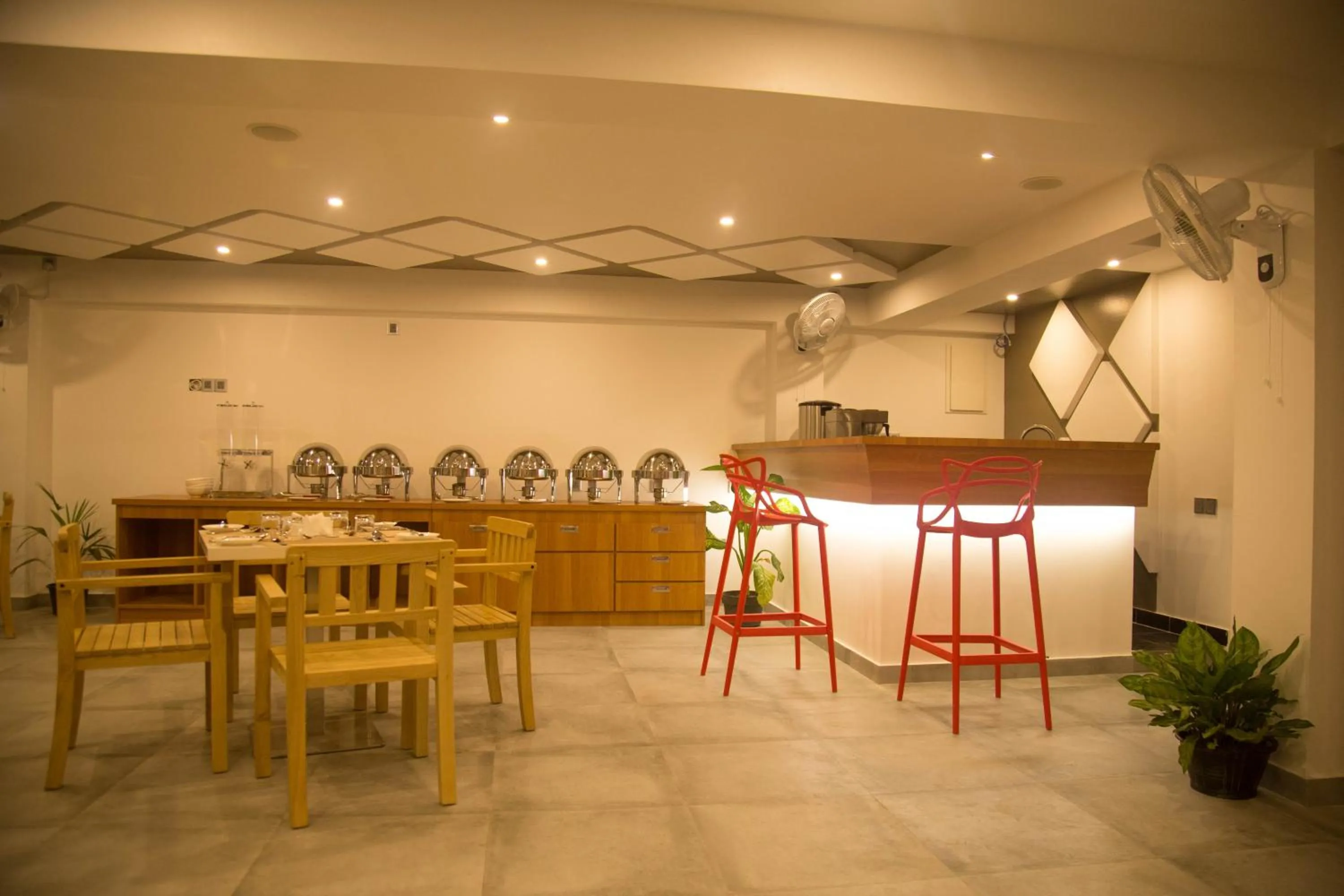 Restaurant/places to eat in Kuredhi Beach Inn