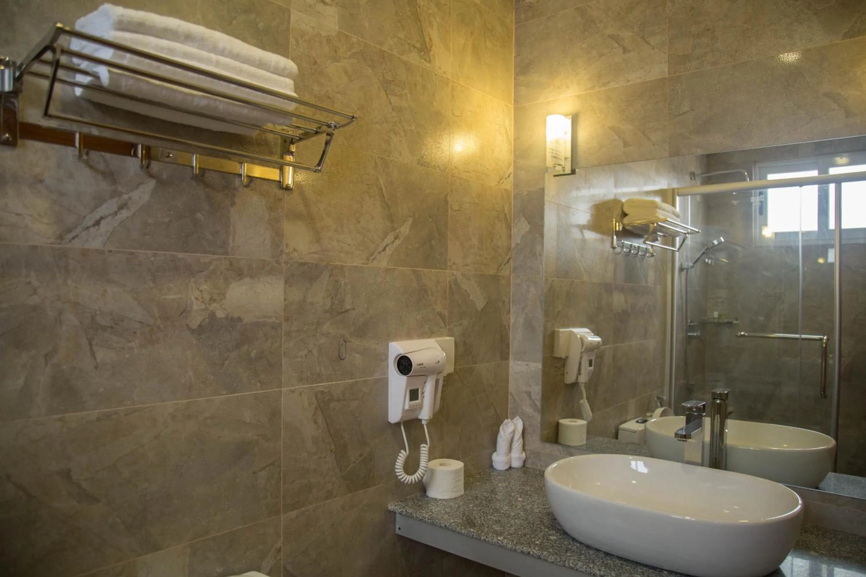 Bathroom in Kuredhi Beach Inn