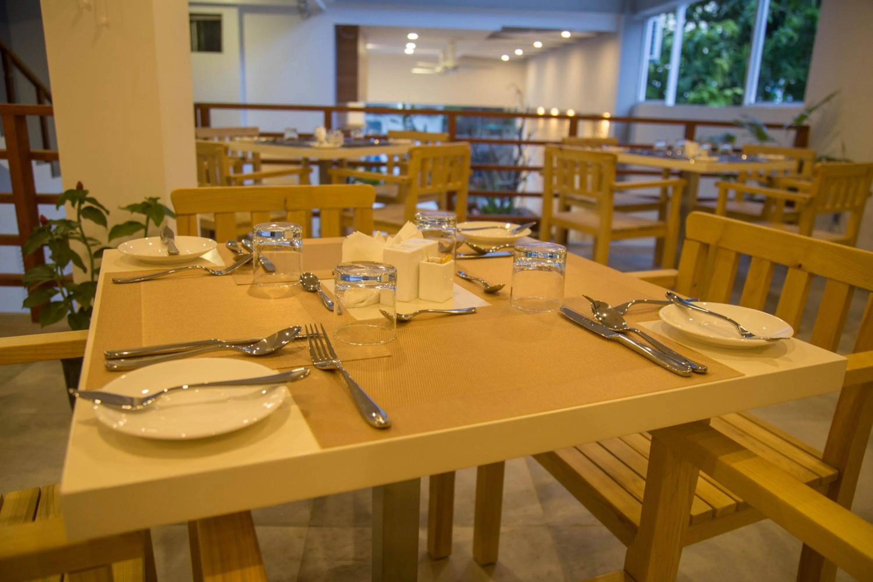 Restaurant/places to eat in Kuredhi Beach Inn