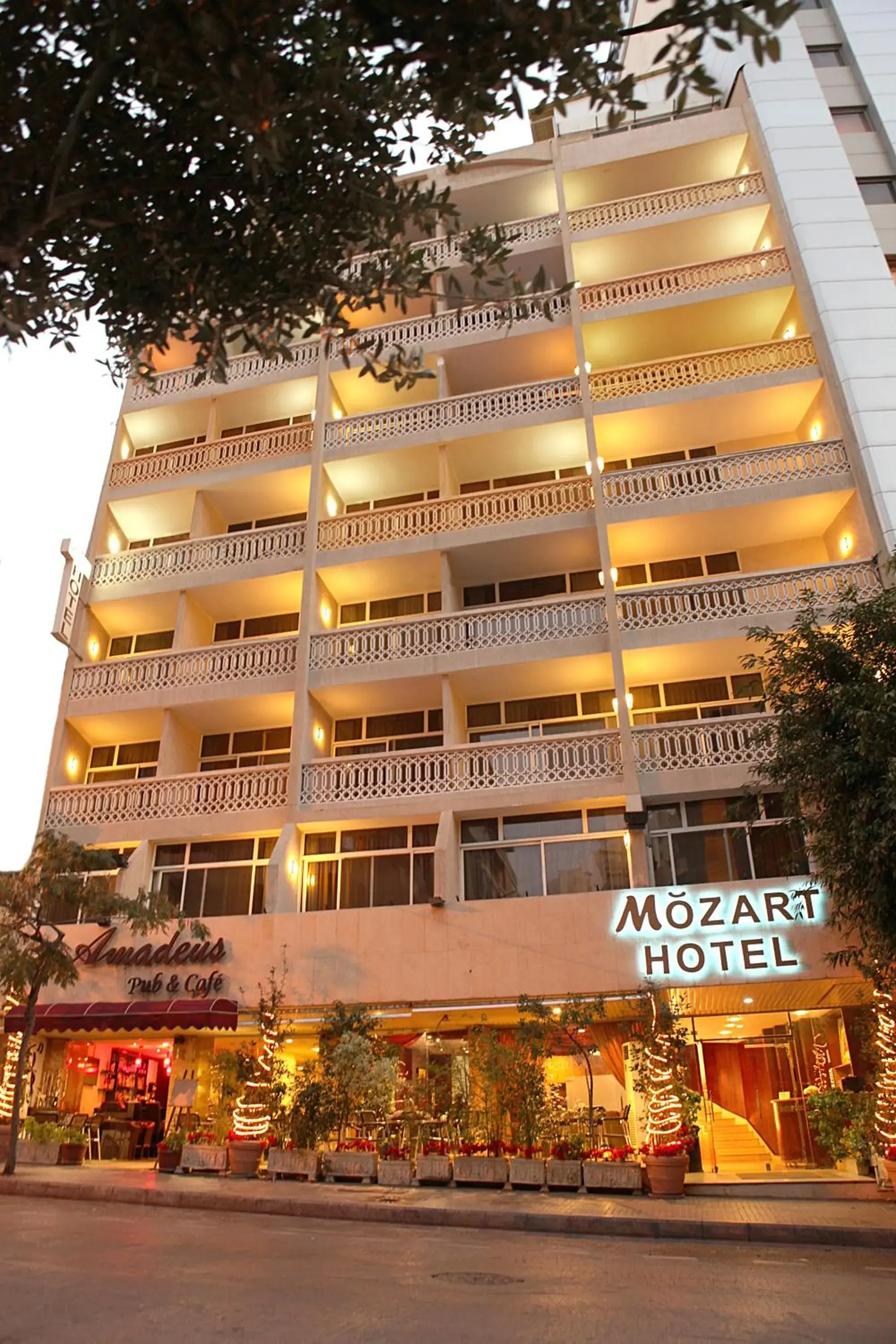 Facade/entrance in Mozart Hotel Facade/entrance in Mozart Hotel