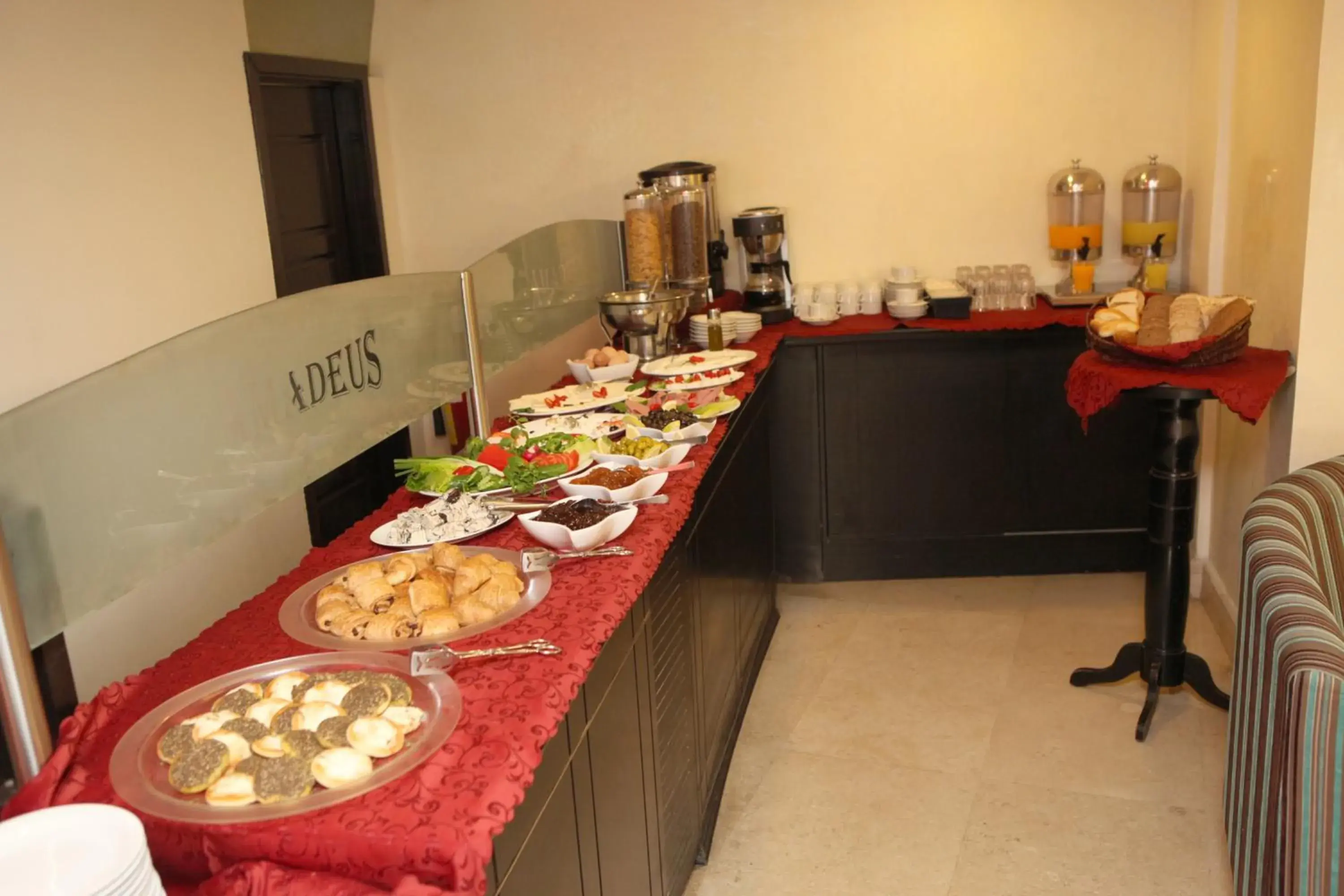 Restaurant/places to eat in Mozart Hotel Restaurant/places to eat in Mozart Hotel