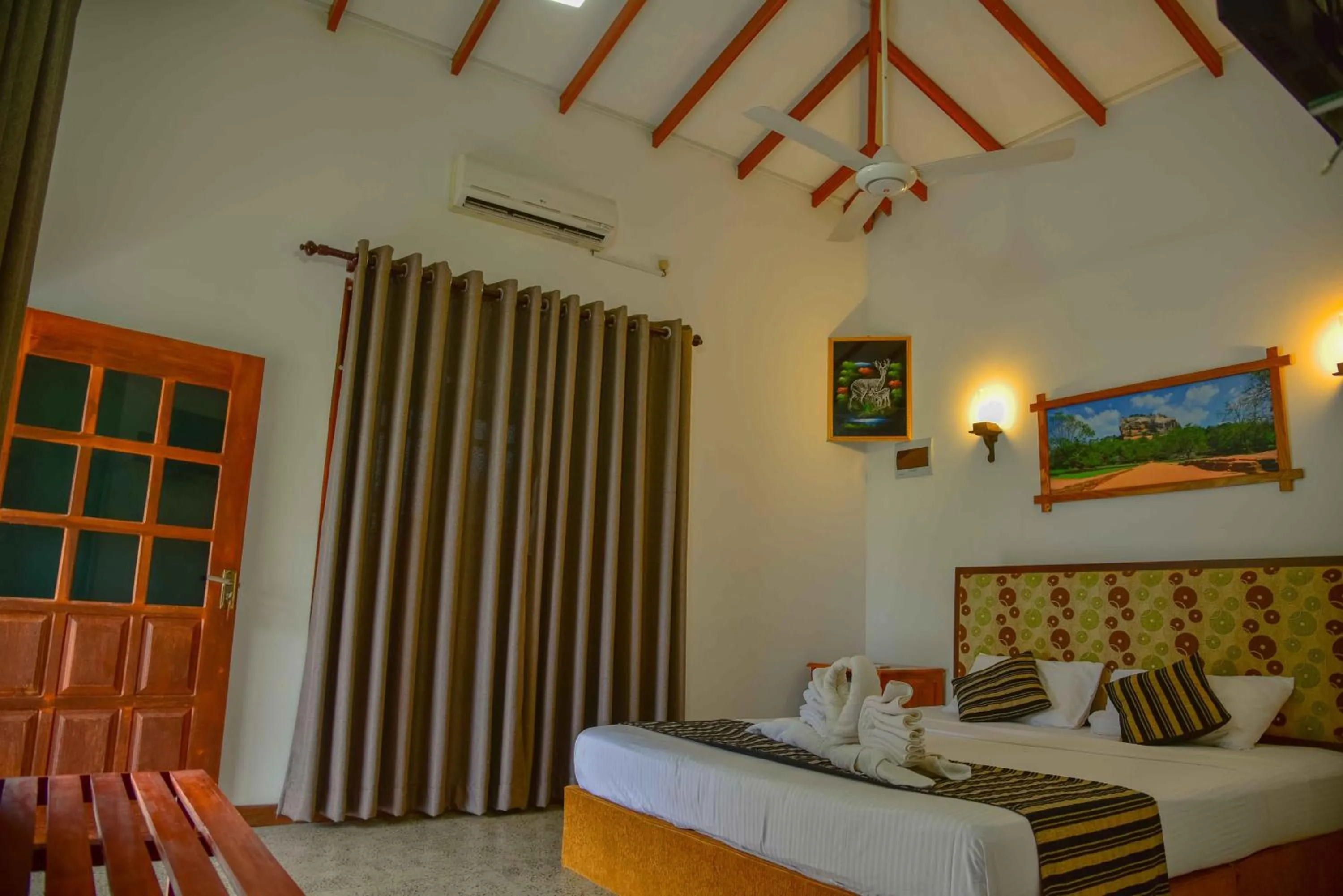 Bedroom, Bed in Lake Villa Resort