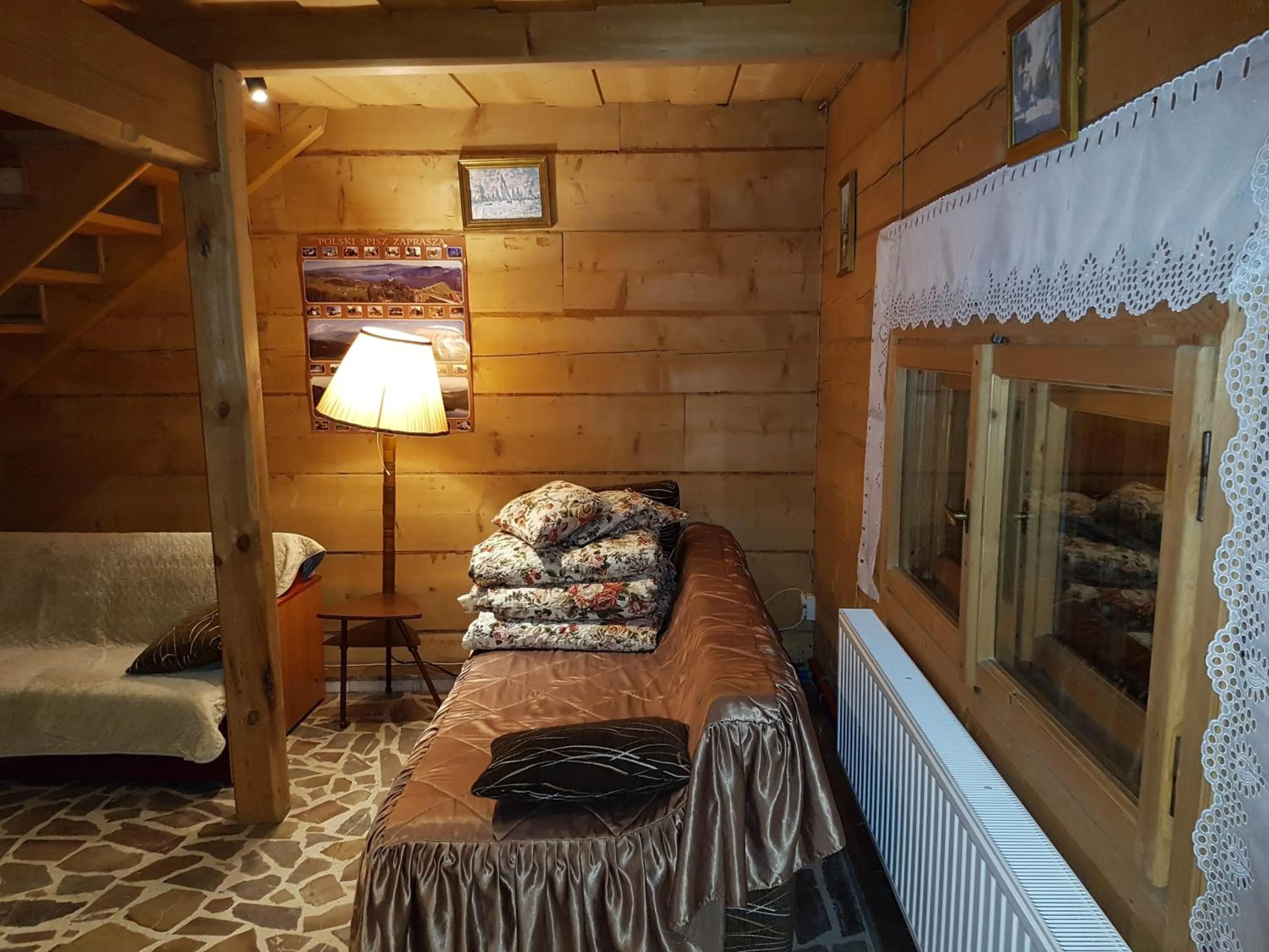Communal lounge/ TV room, Bed in Domek Drewniany Tetmajera Centrum Zakopane