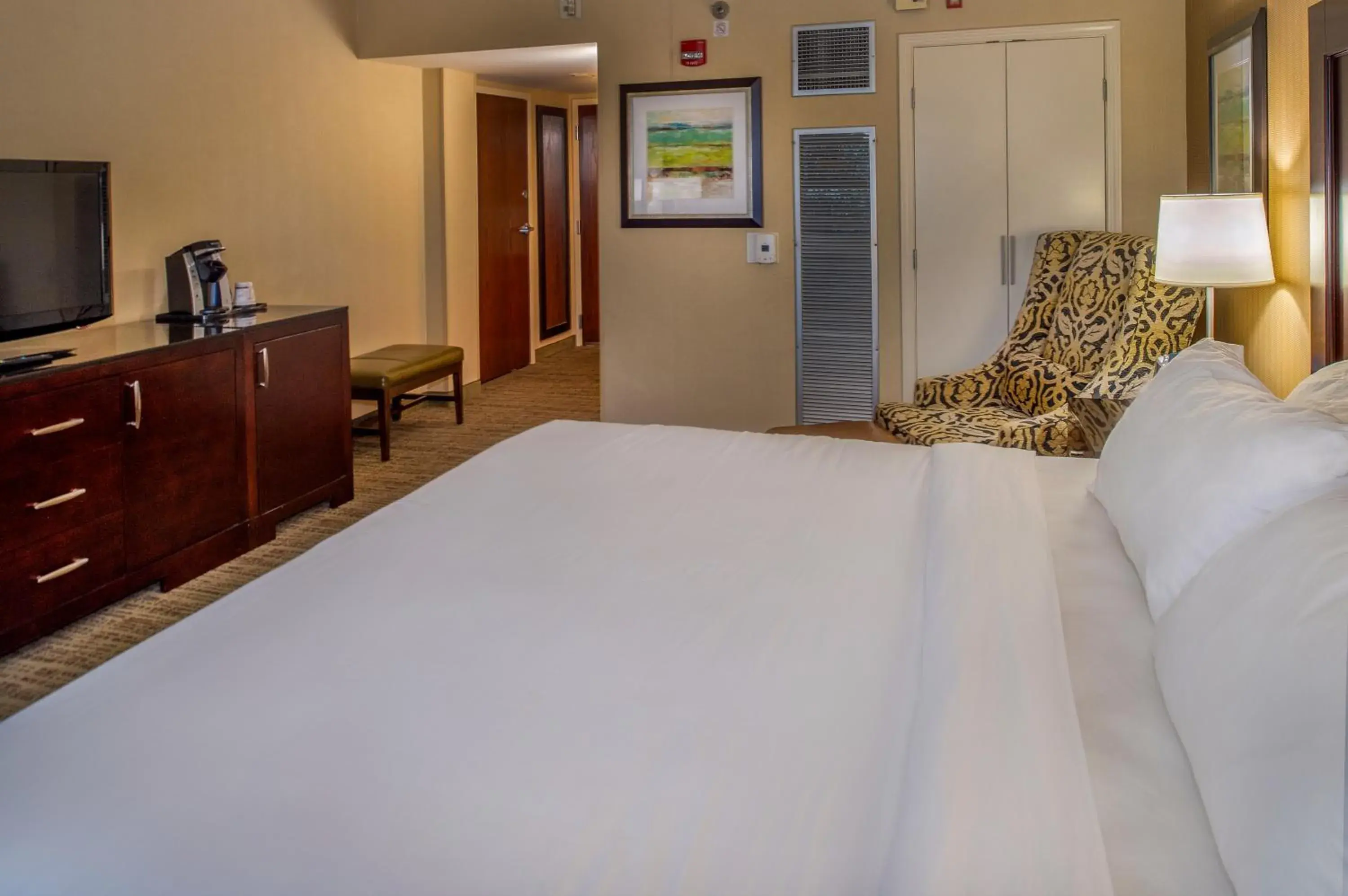 Bed in Crowne Plaza Hotel St. Louis Airport by IHG Bed in Crowne Plaza Hotel St. Louis Airport by IHG