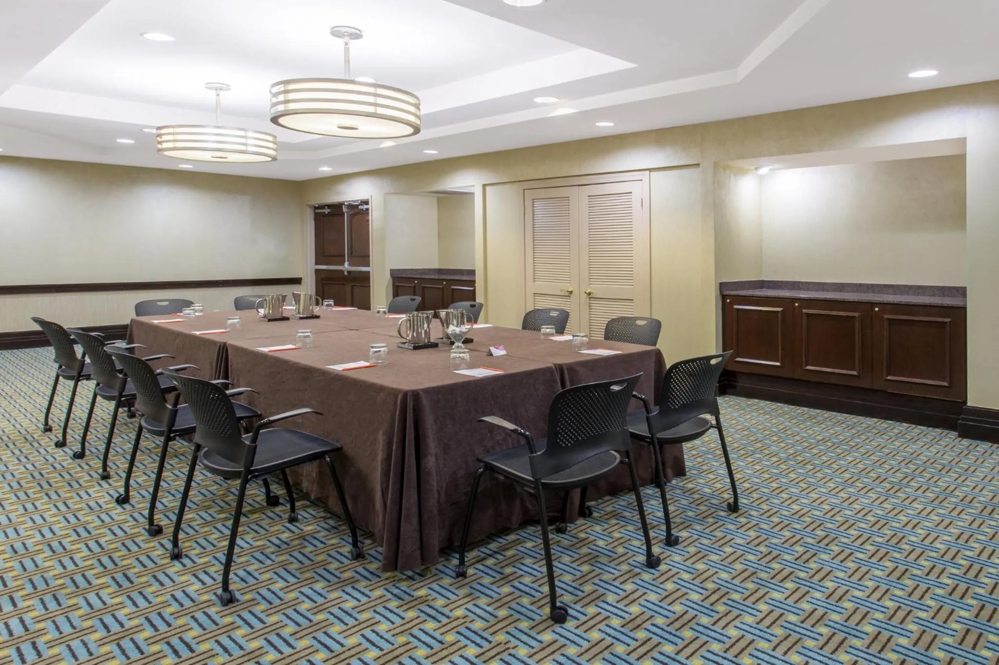 Meeting/conference room in Crowne Plaza Hotel St. Louis Airport by IHG
