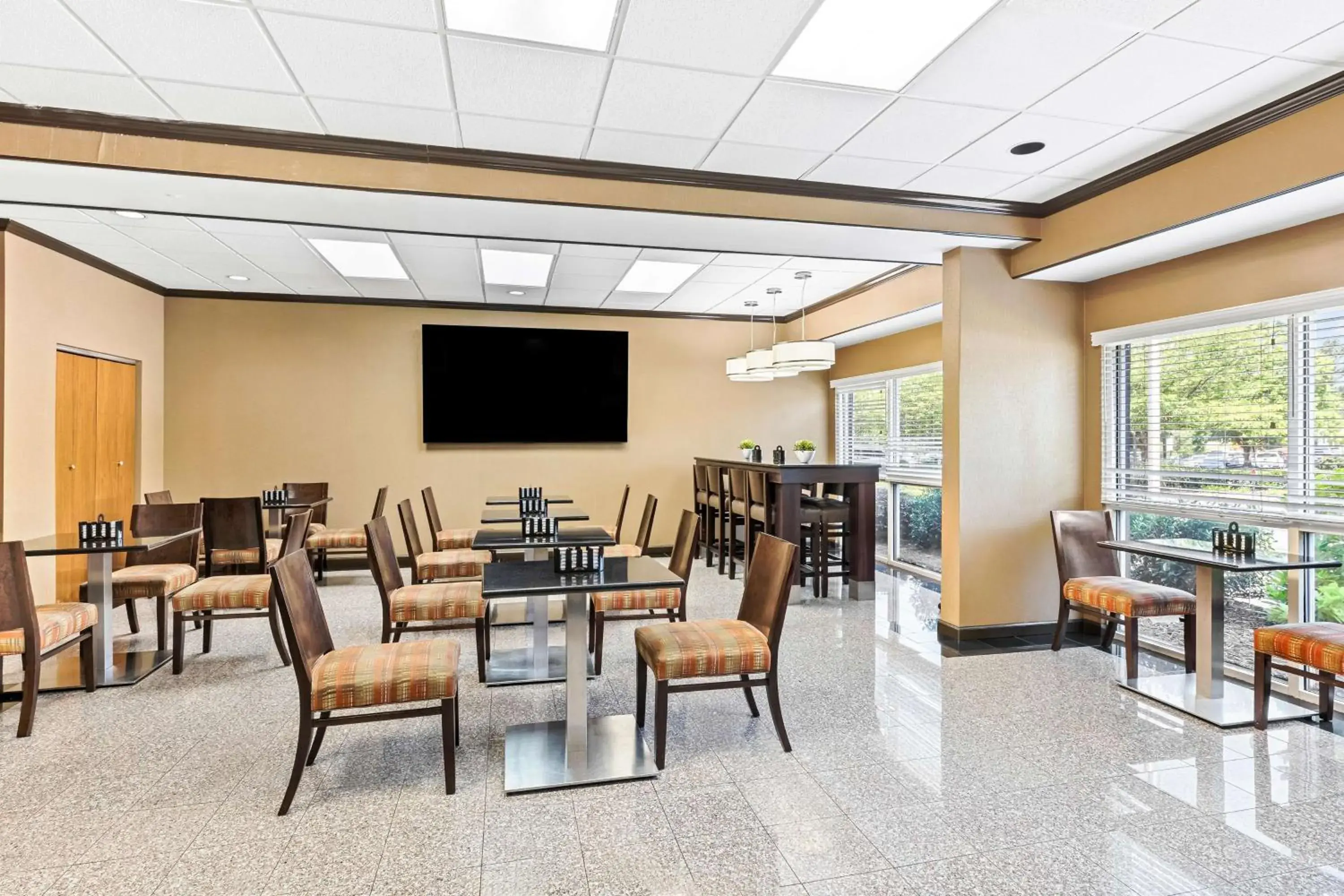 Breakfast in Best Western Gwinnett Center Breakfast in Best Western Gwinnett Center