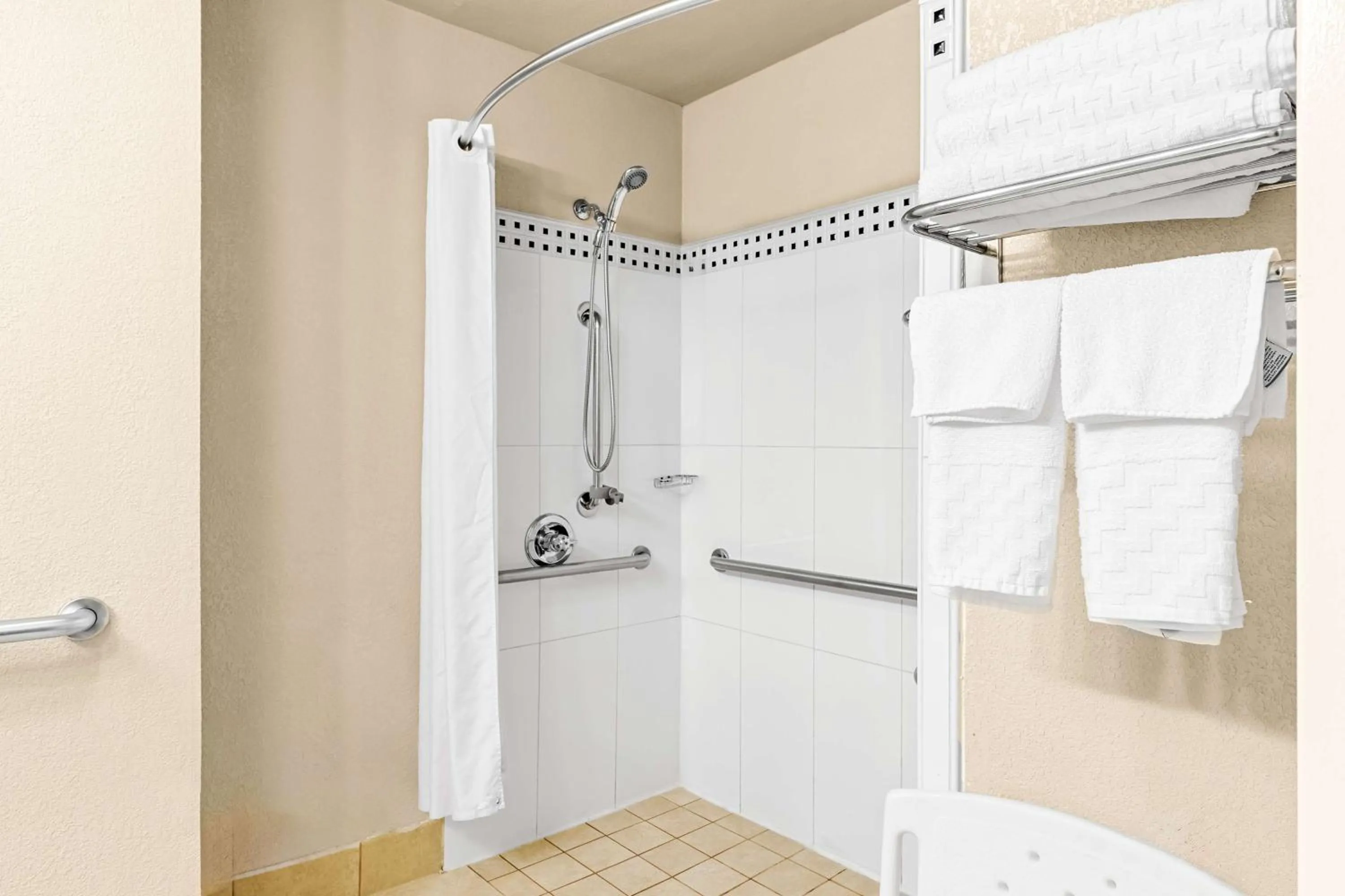 Bathroom in Best Western Gwinnett Center