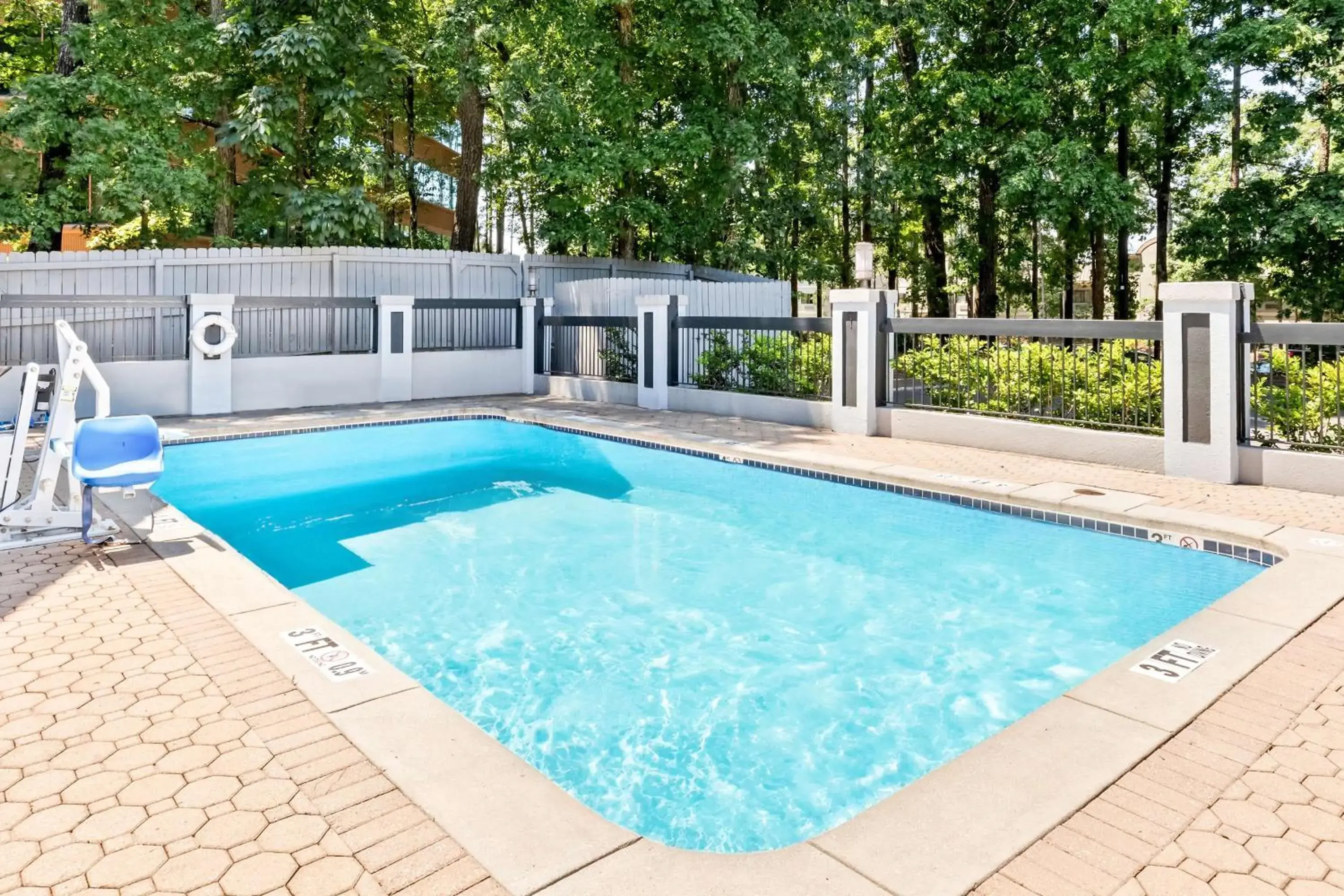 Pool view in Best Western Gwinnett Center Pool view in Best Western Gwinnett Center