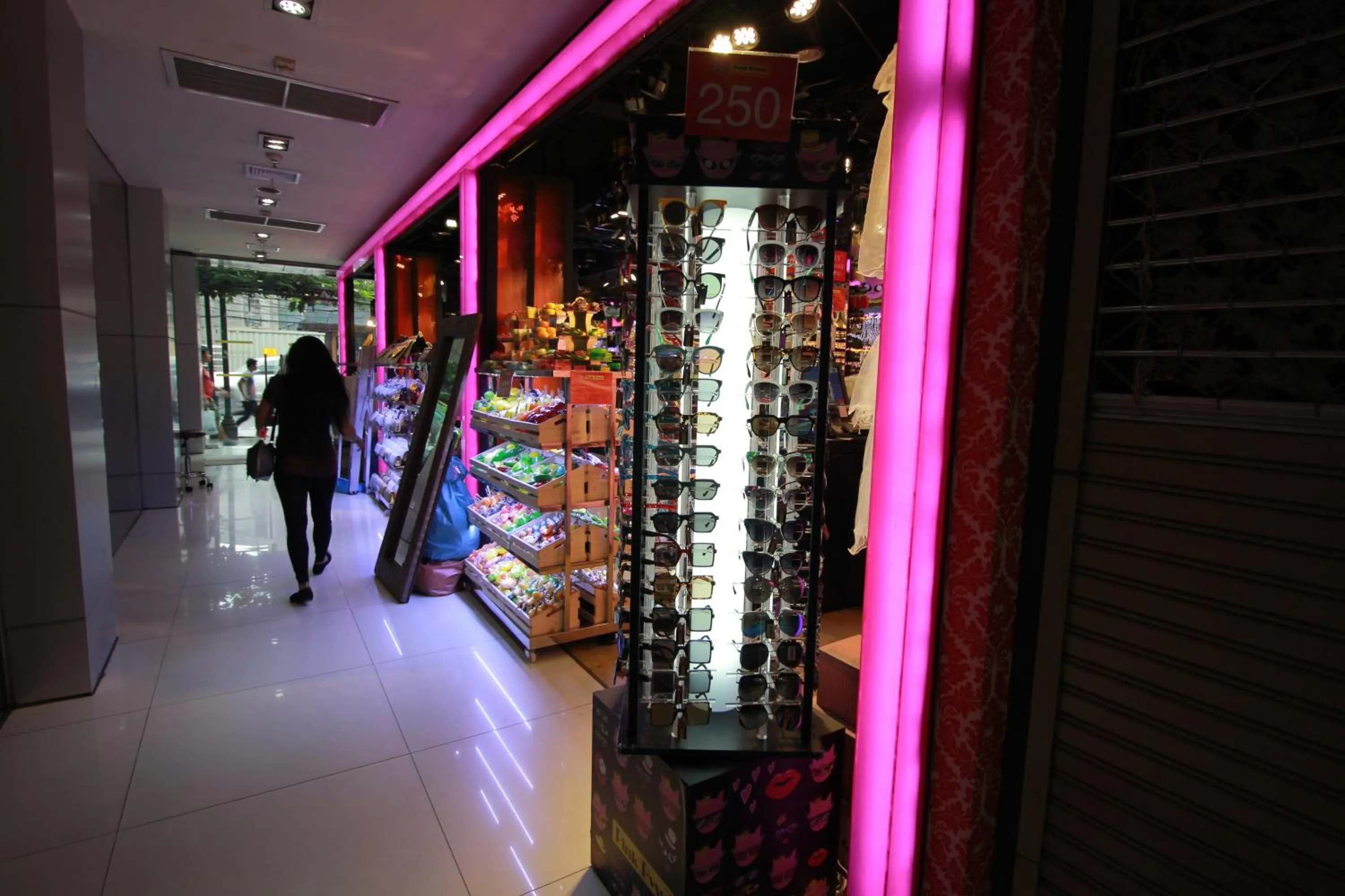 Shopping Area in Grand 5 Hotel & Plaza Sukhumvit Bangkok