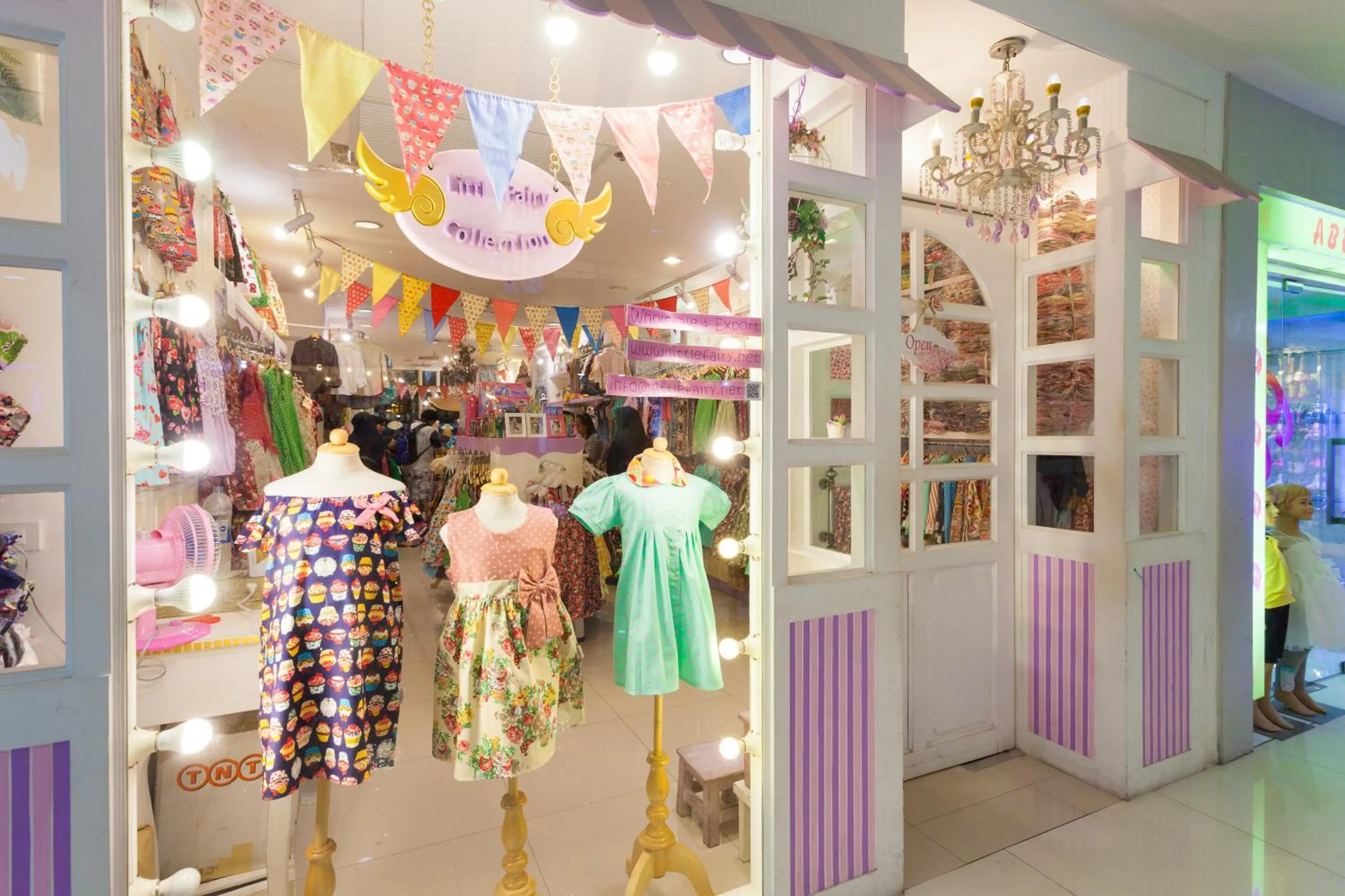 Shopping Area in Grand 5 Hotel & Plaza Sukhumvit Bangkok