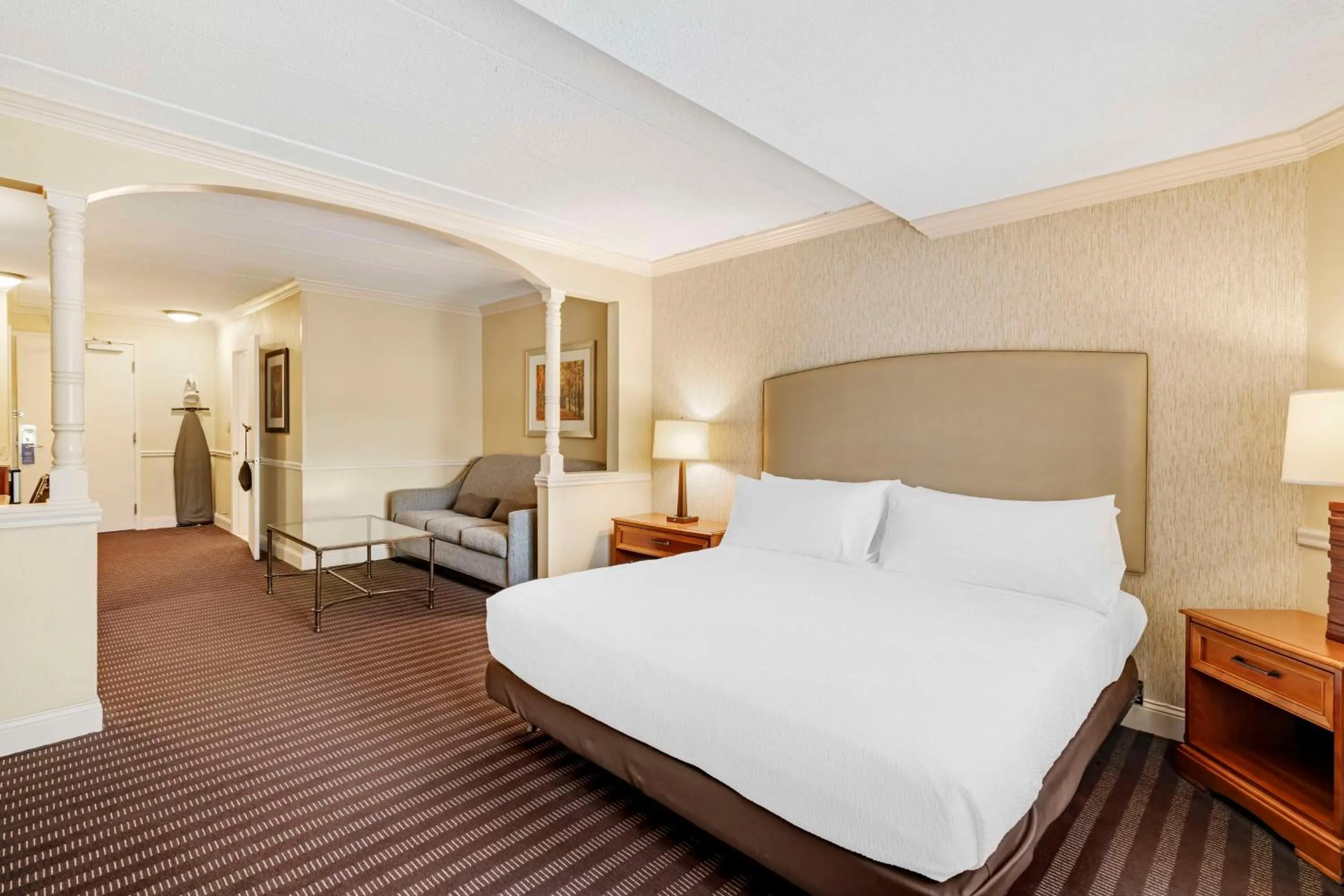 Bedroom, Bed in Best Western Springfield Hotel