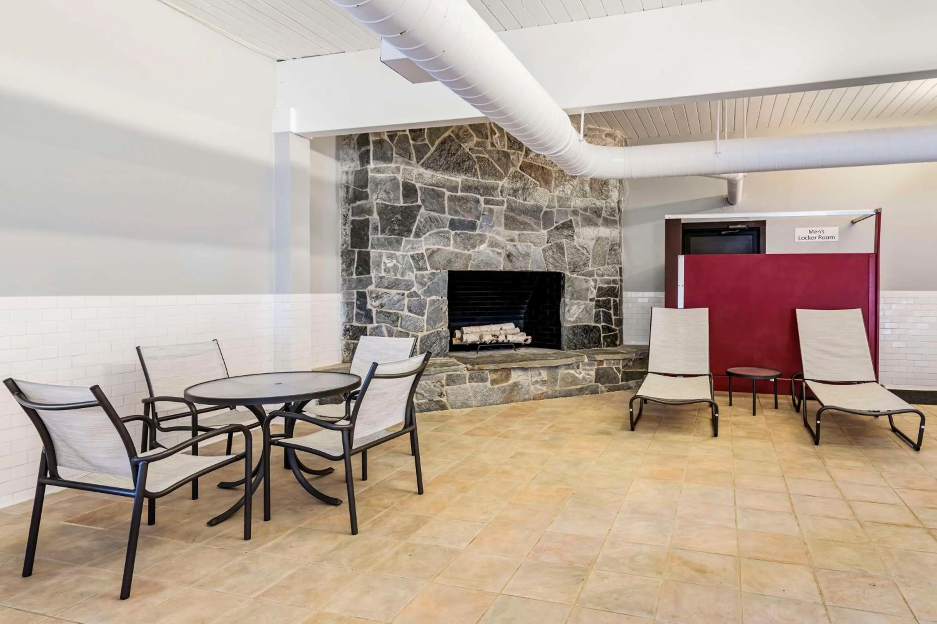 Pool view in Best Western Springfield Hotel