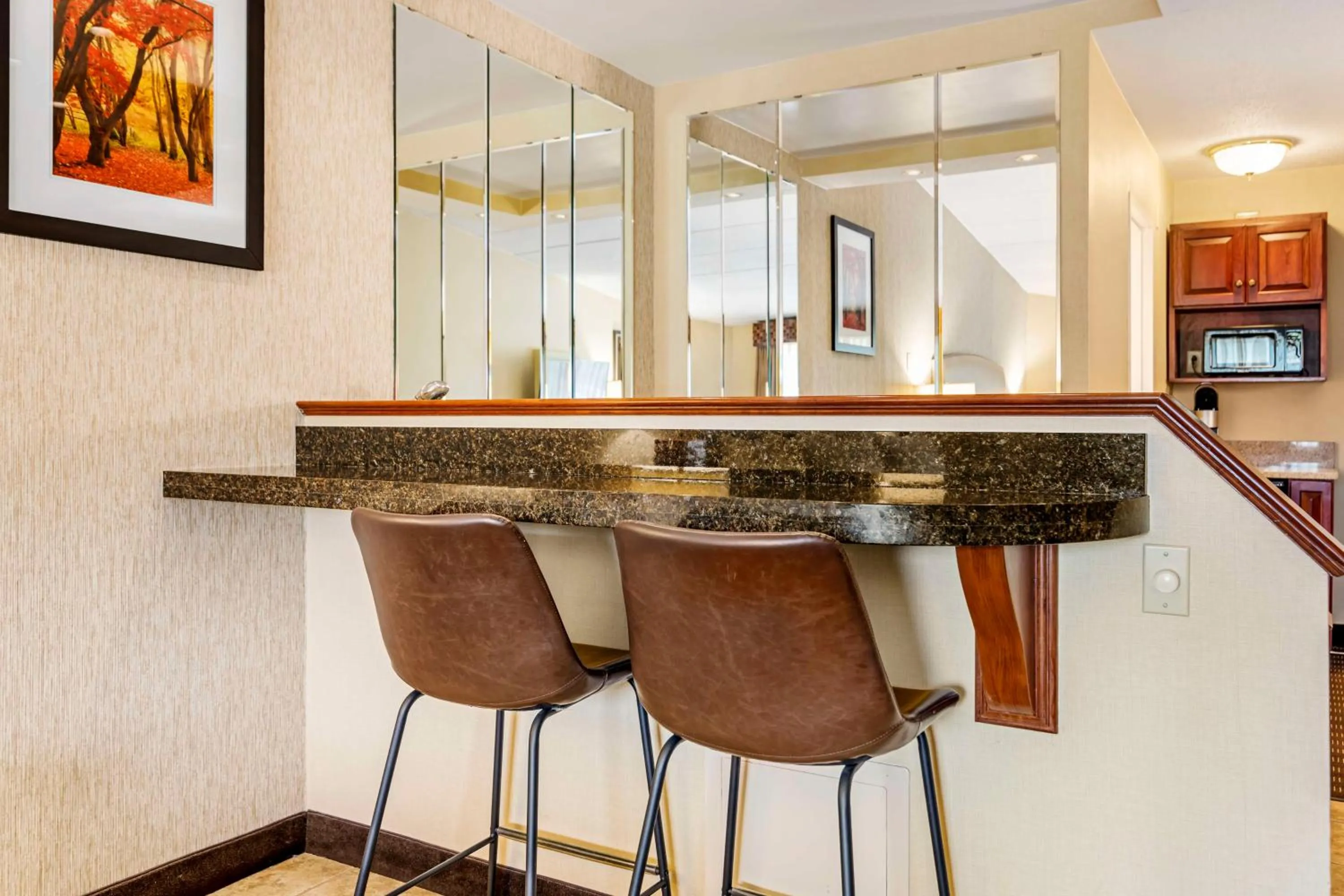 Bedroom in Best Western Springfield Hotel