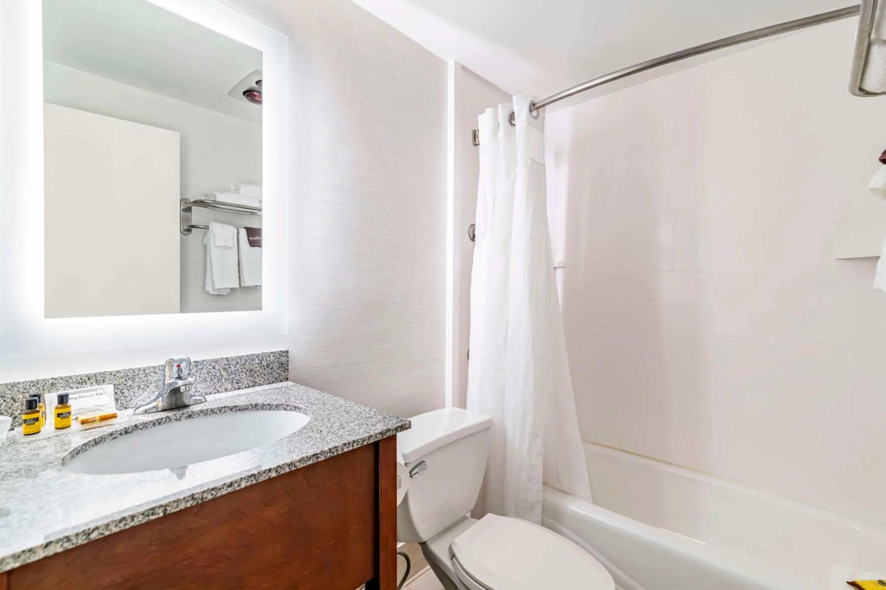 Bathroom in Best Western Springfield Hotel