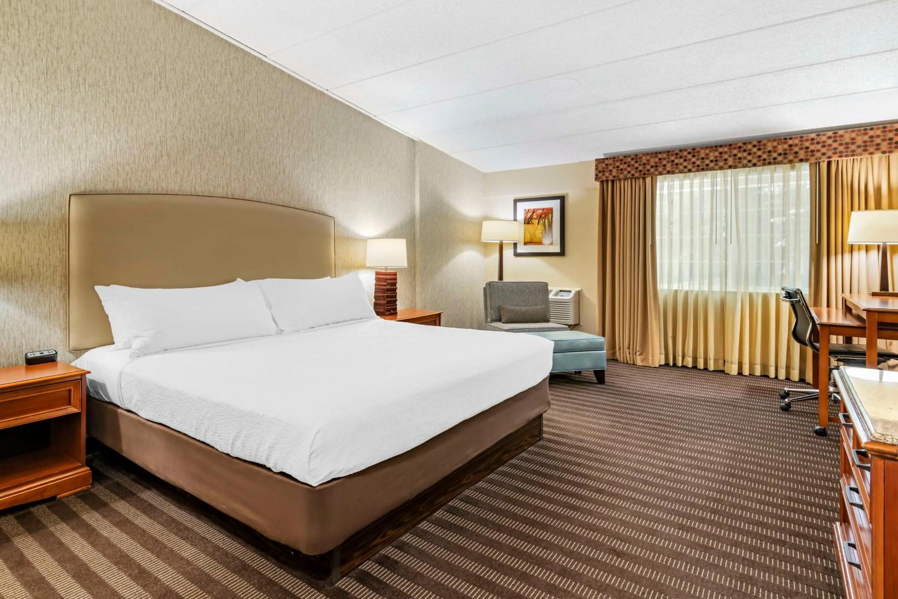 Bedroom, Bed in Best Western Springfield Hotel