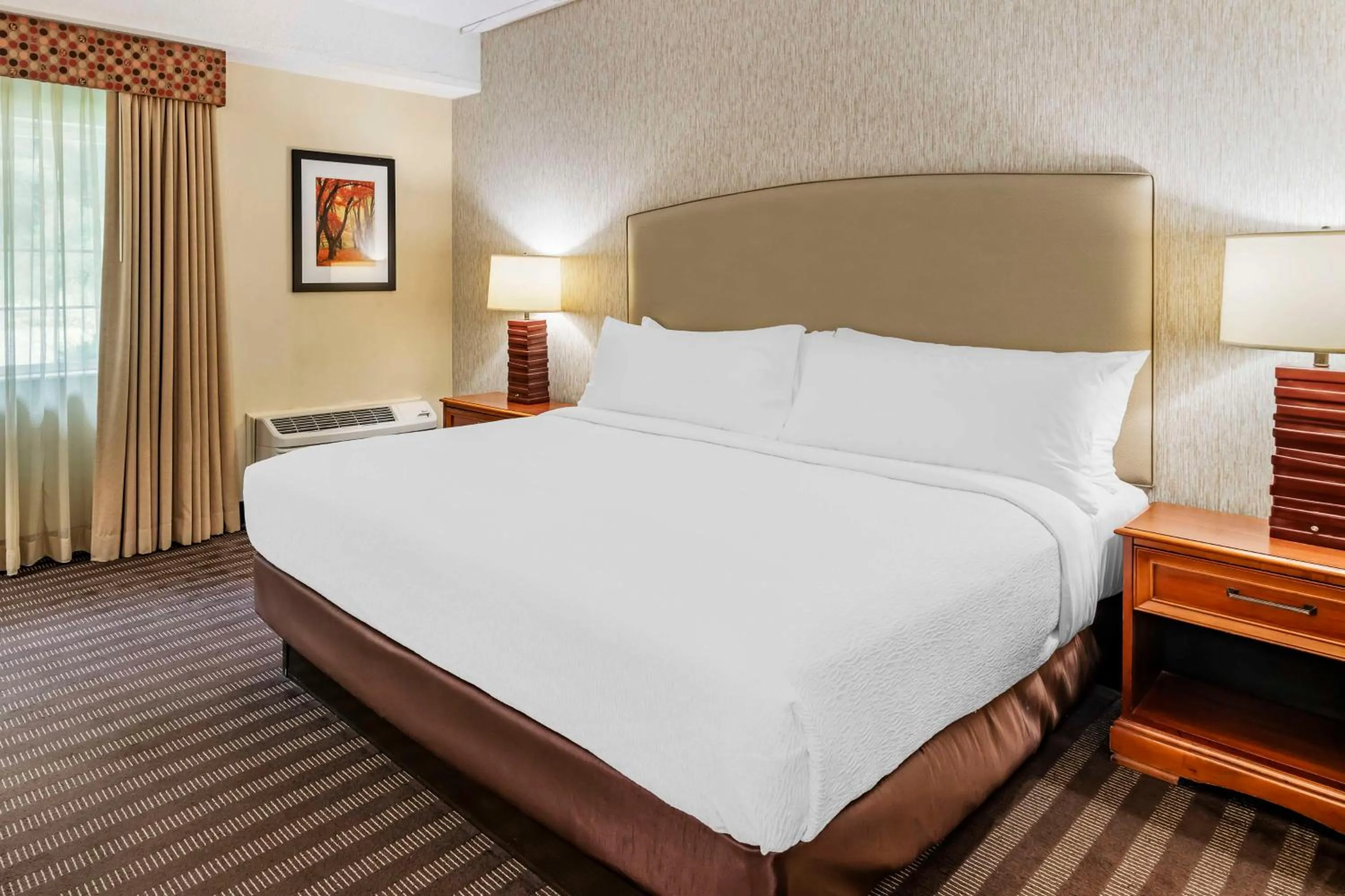 Bedroom, Bed in Best Western Springfield Hotel