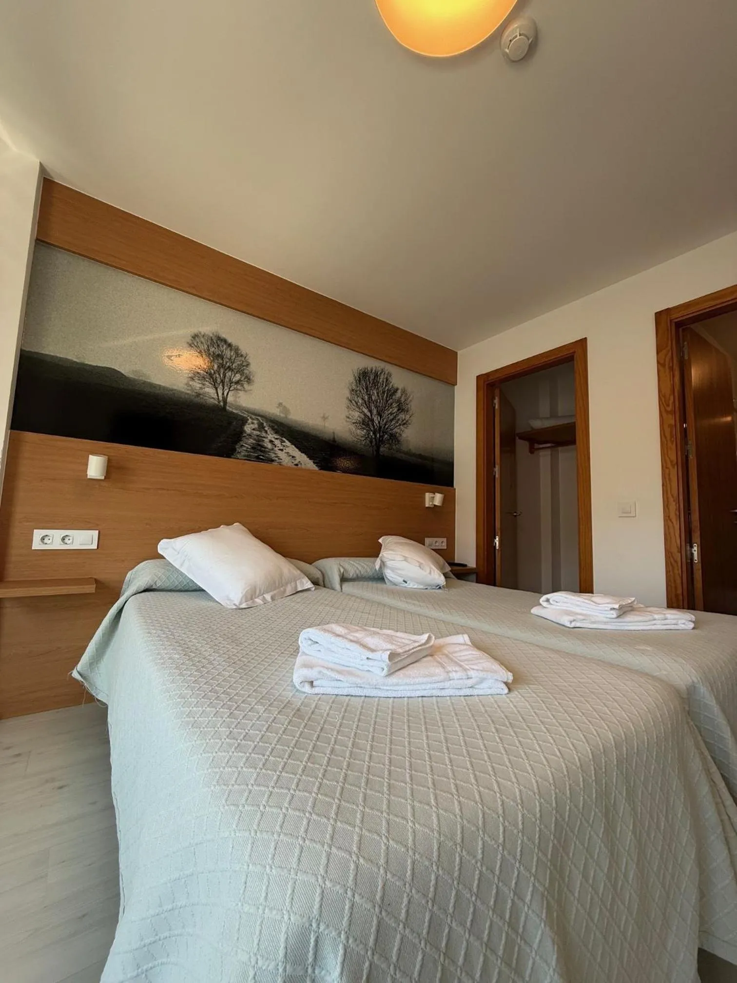 Bed in Pension Restaurante Casa Camiño