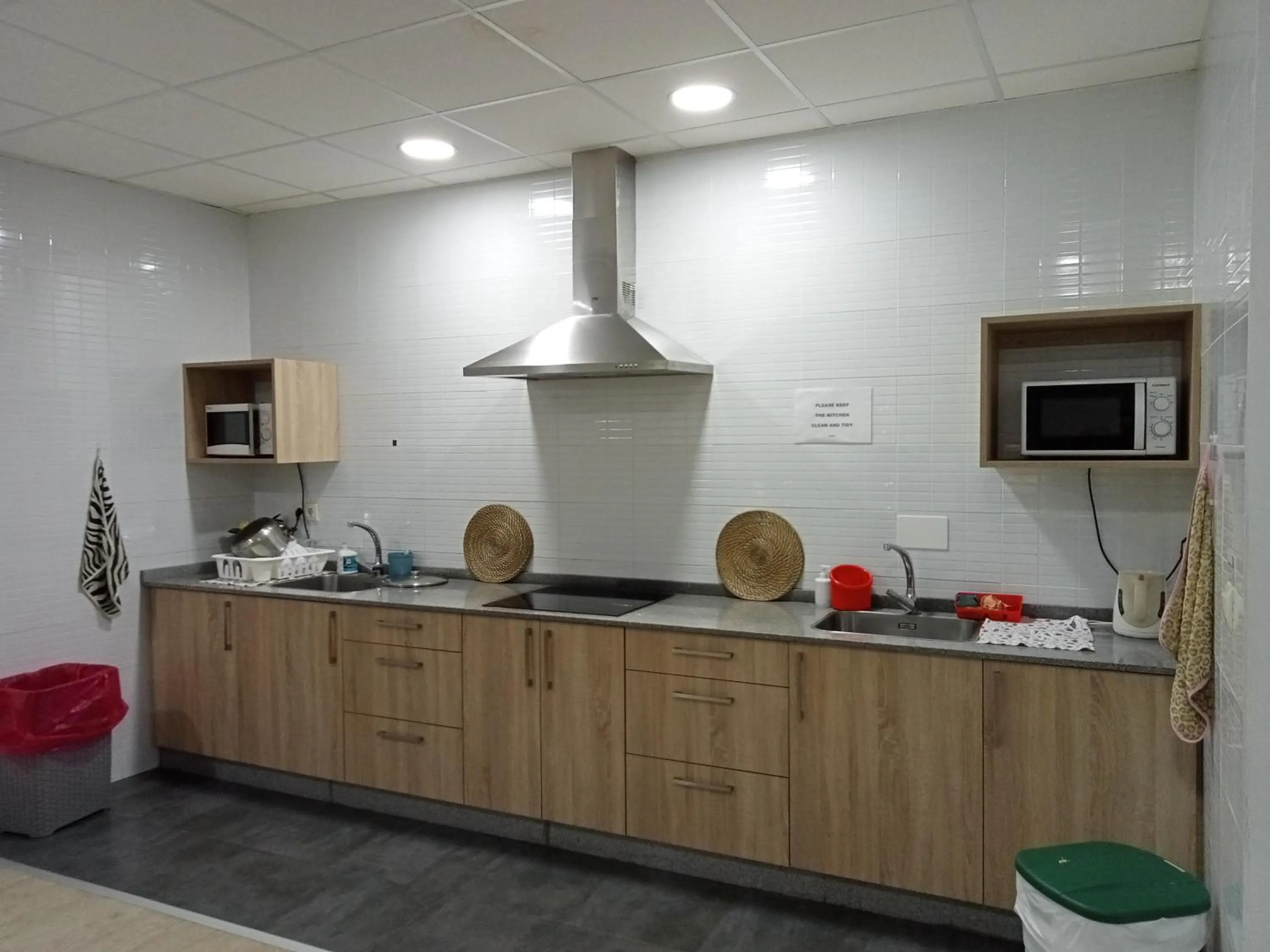 Communal kitchen in Albergue O Trisquel