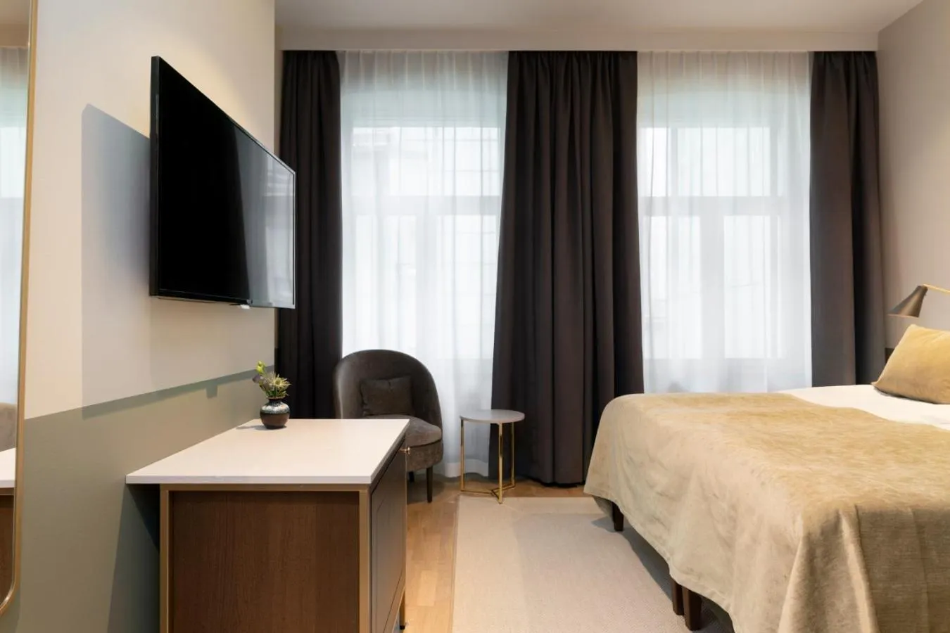 Photo of the whole room, Bed in Elite Hotel Savoy